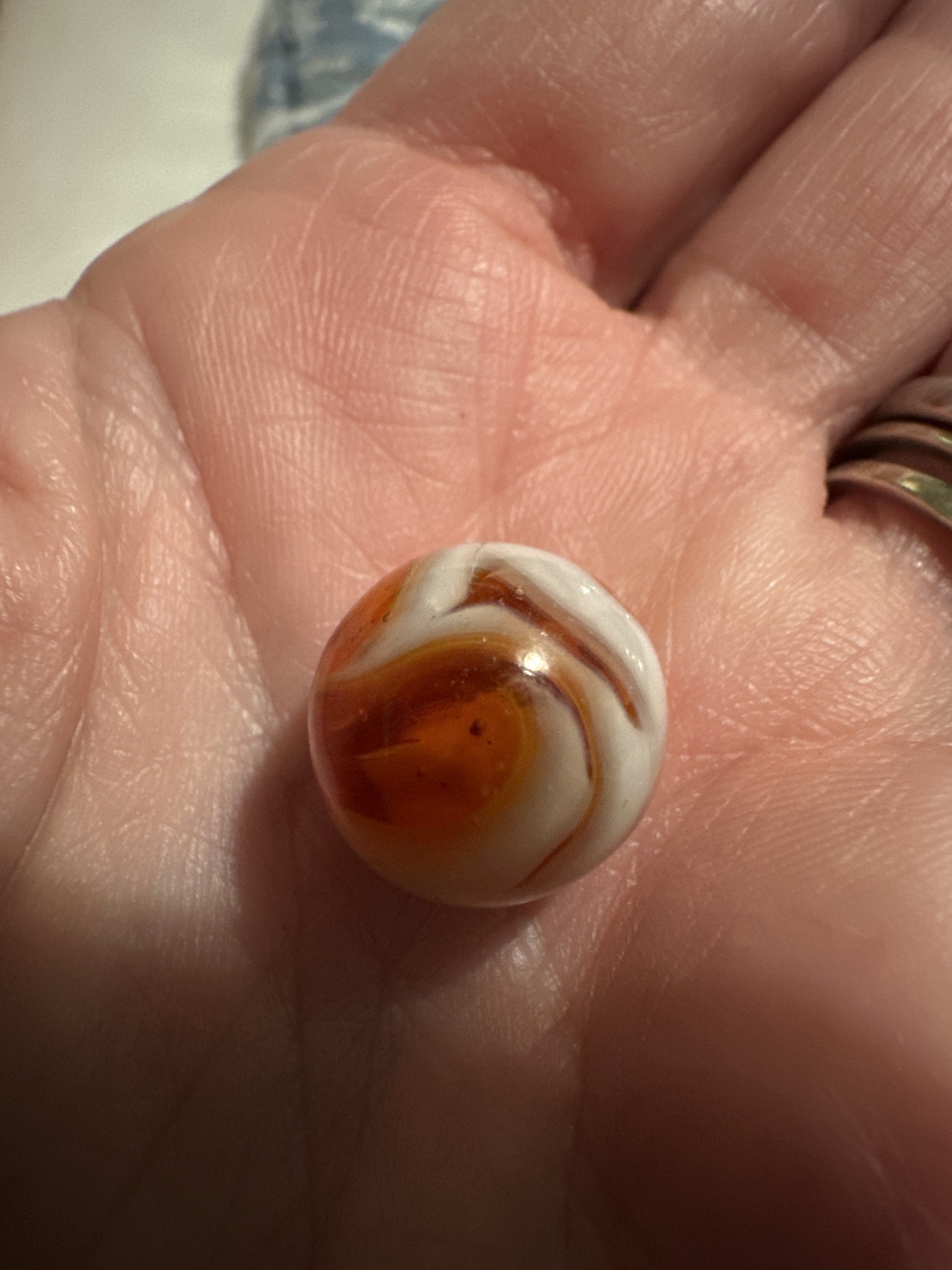 Carnelian (with Oxblood-like accent) by Akro Agate Company, identification view
