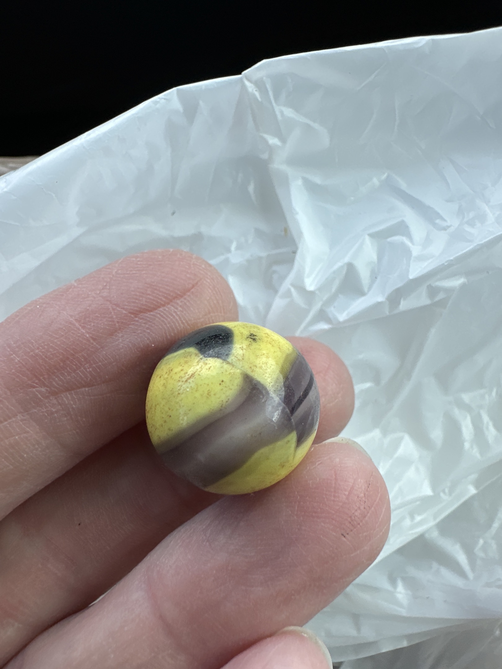 Bumblebee by Akro Agate Company, identification view
