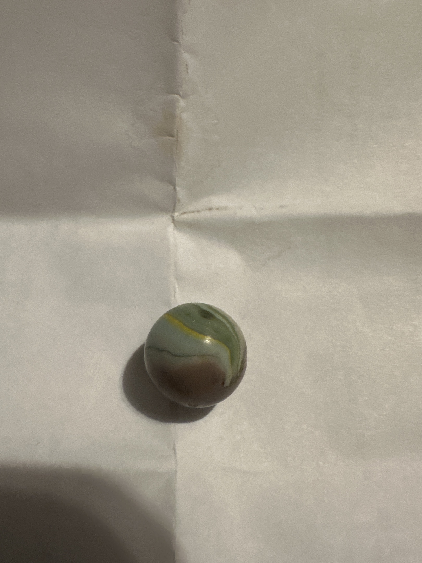 Moss Agate with Yellow by Akro Agate Company, identification view