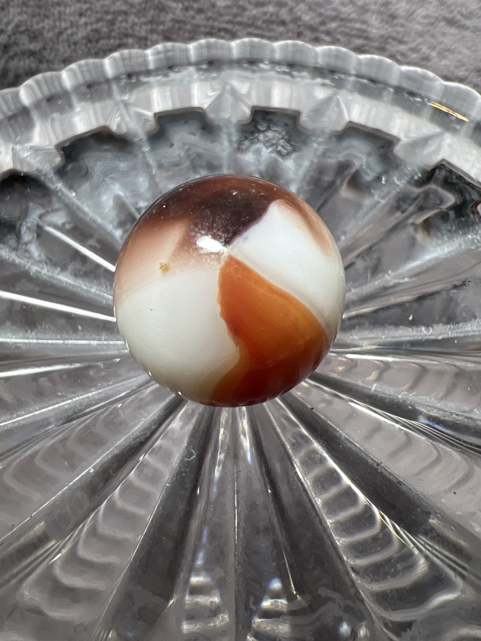 Tri-Color Swirl (Orange/Brown/White) by Akro Agate Company, identification view