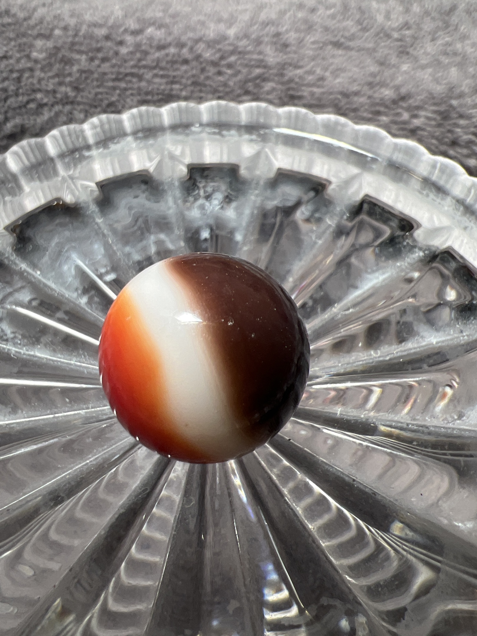 Red, White, and Oxblood by Akro Agate Company, identification view