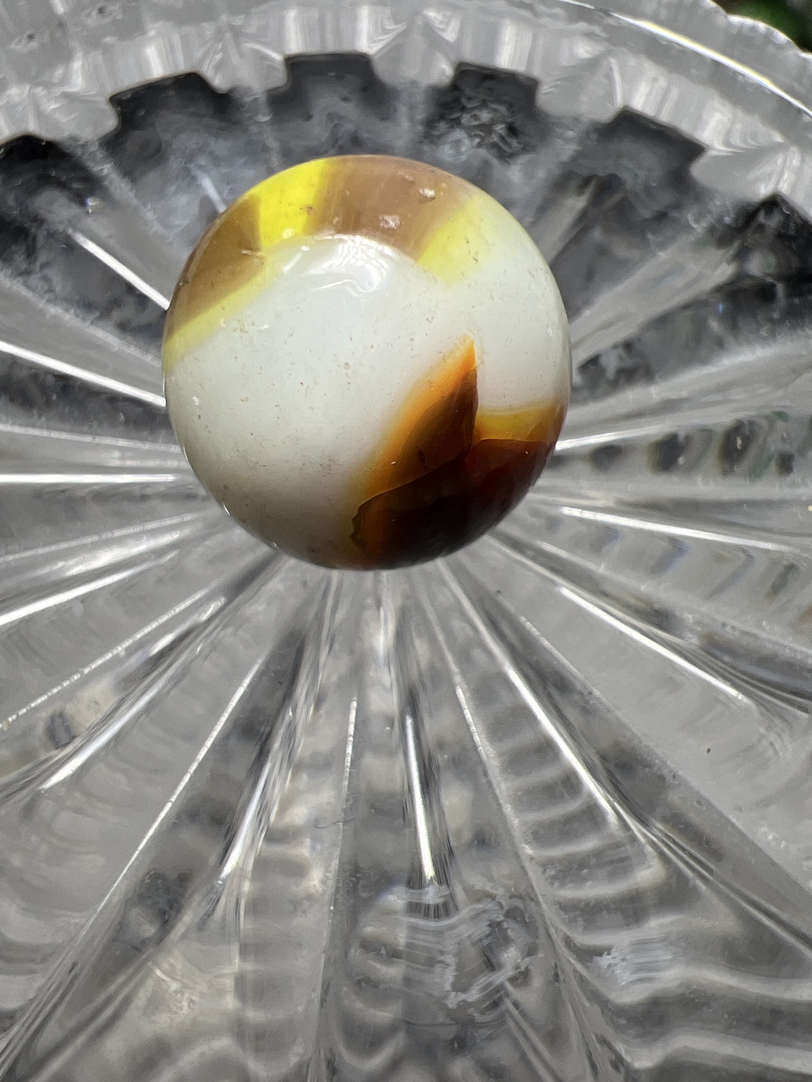 Multi-Color Tri-Lite (Yellow, Orange, Brown) by Vitro Agate Company, identification view