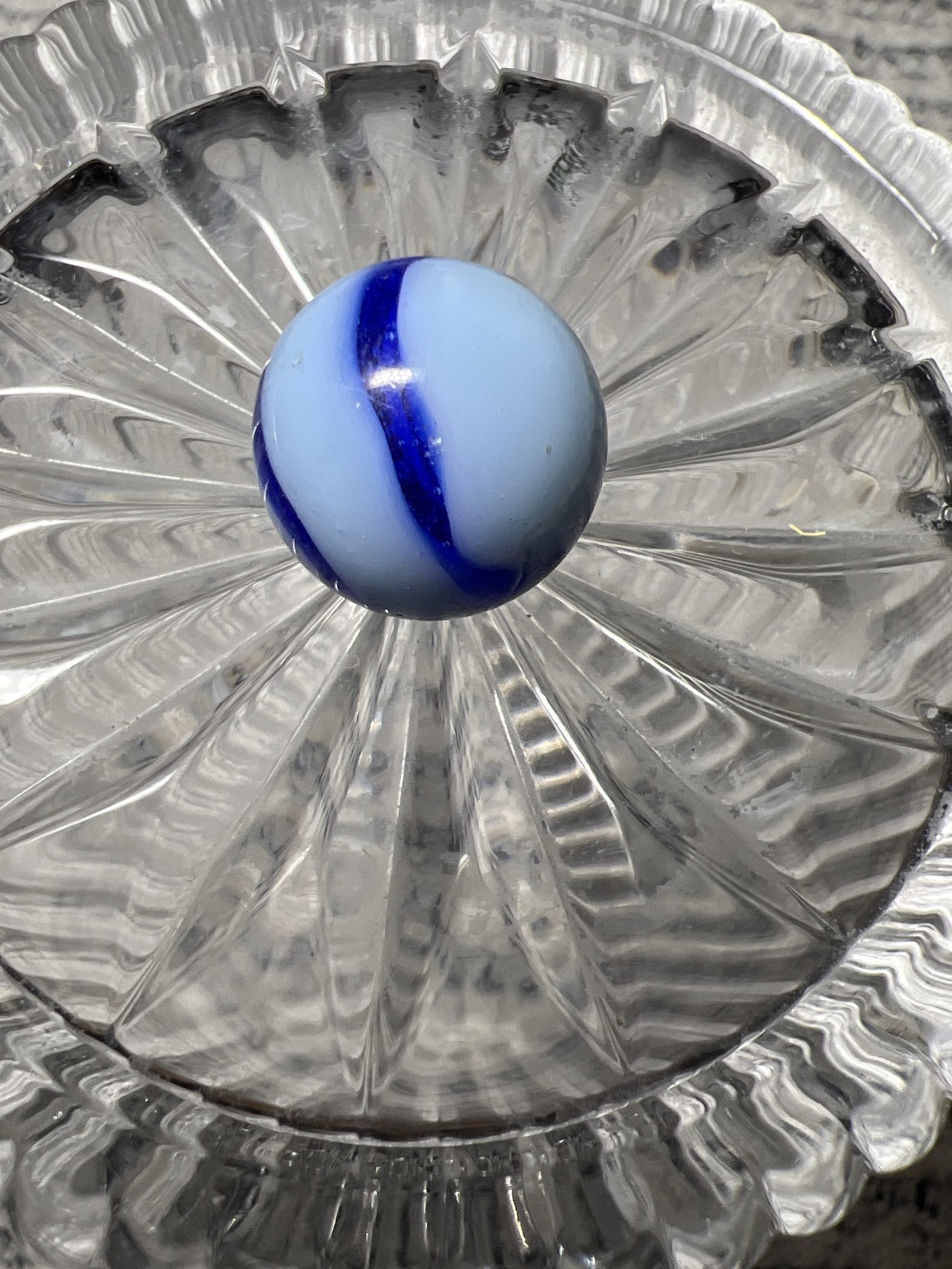 Blueberry by Akro Agate Company, identification view