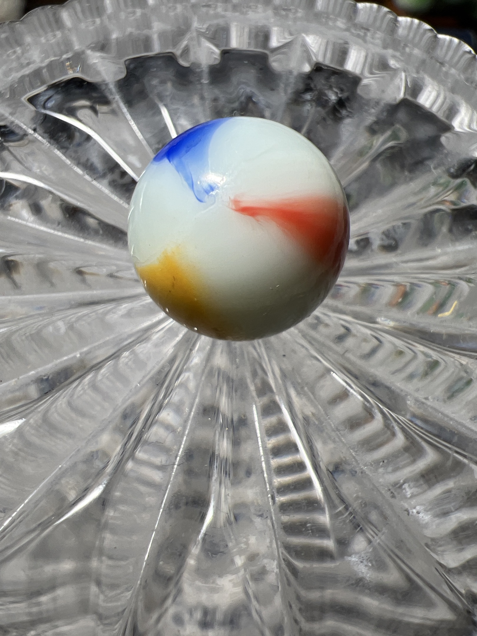 Primary Color Tri-Lite (Red, Blue, Yellow) by Vitro Agate Company, identification view
