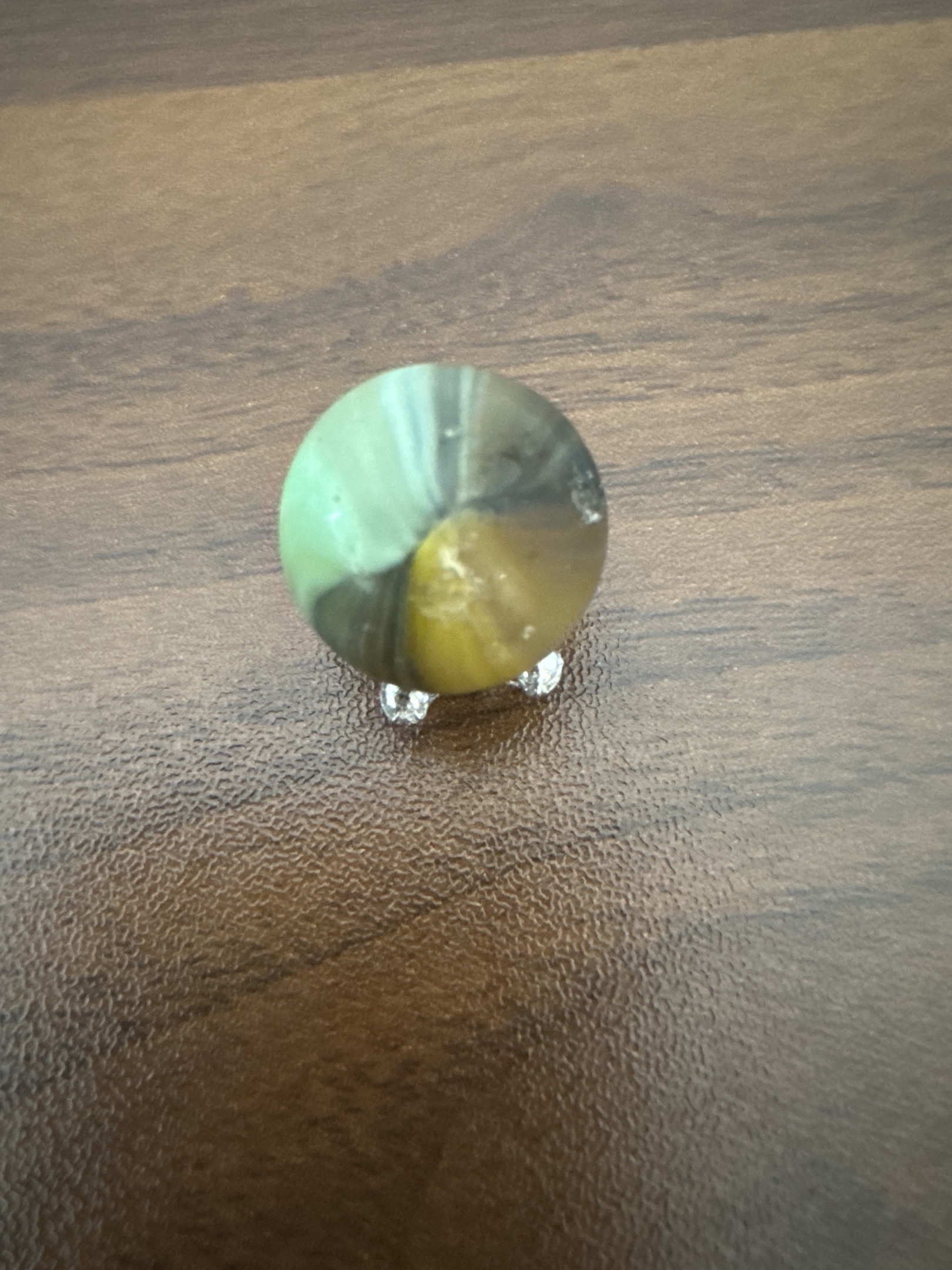 Tricolor Corkscrew (Lime Green & Yellow on Amber) by Akro Agate Company, identification view