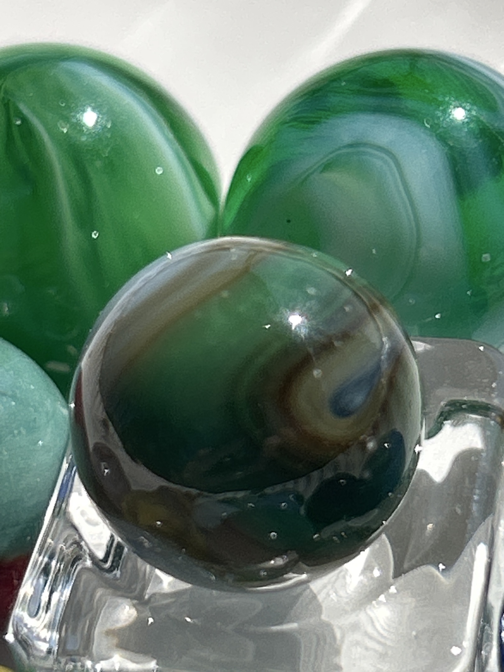Parrot - Green Parrot Swirl by Vitro Agate Company, identification view