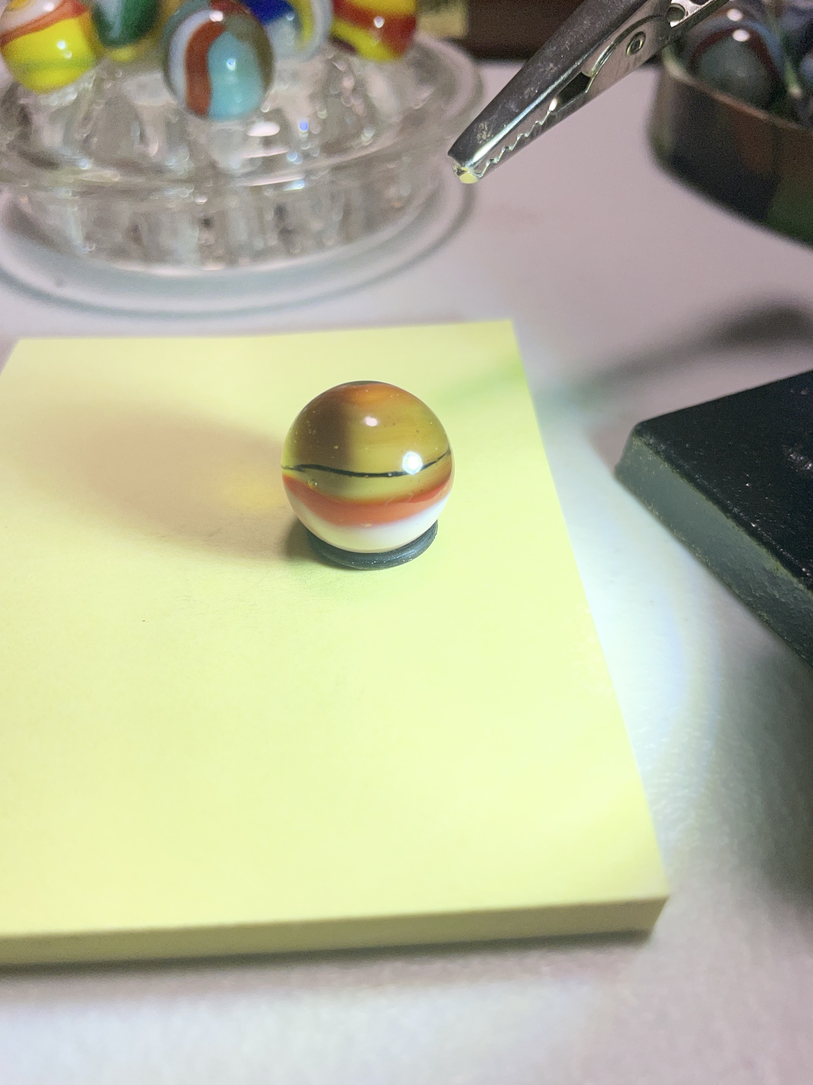 Egg Yolk Special by Akro Agate, identification view