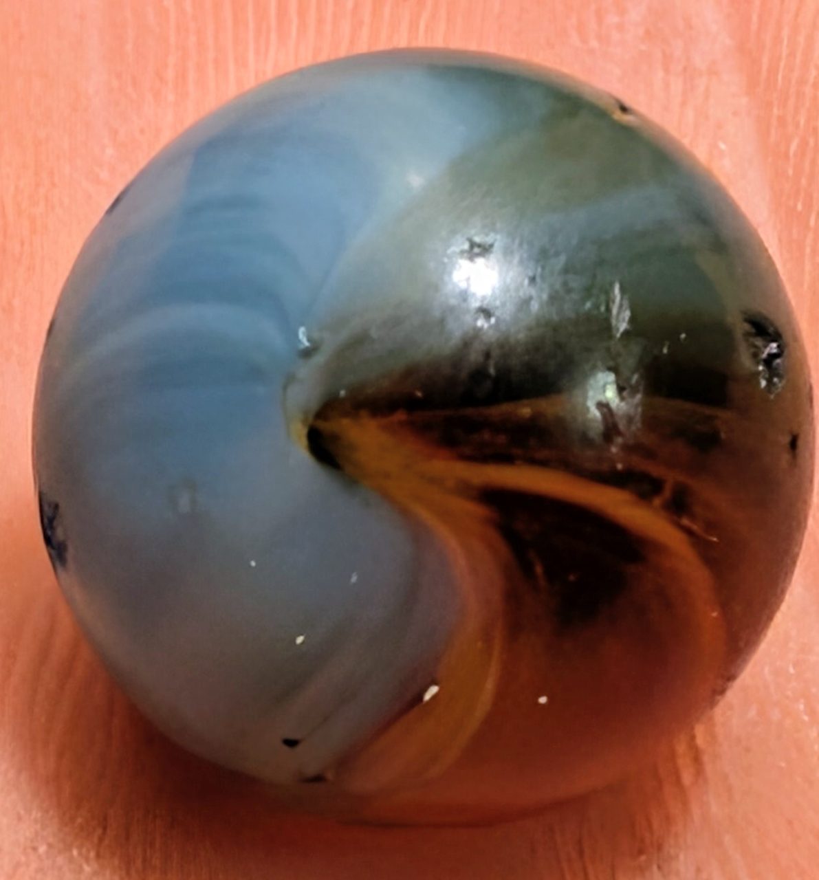 Amber and Blue-Gray Slag by Akro Agate Company, identification view