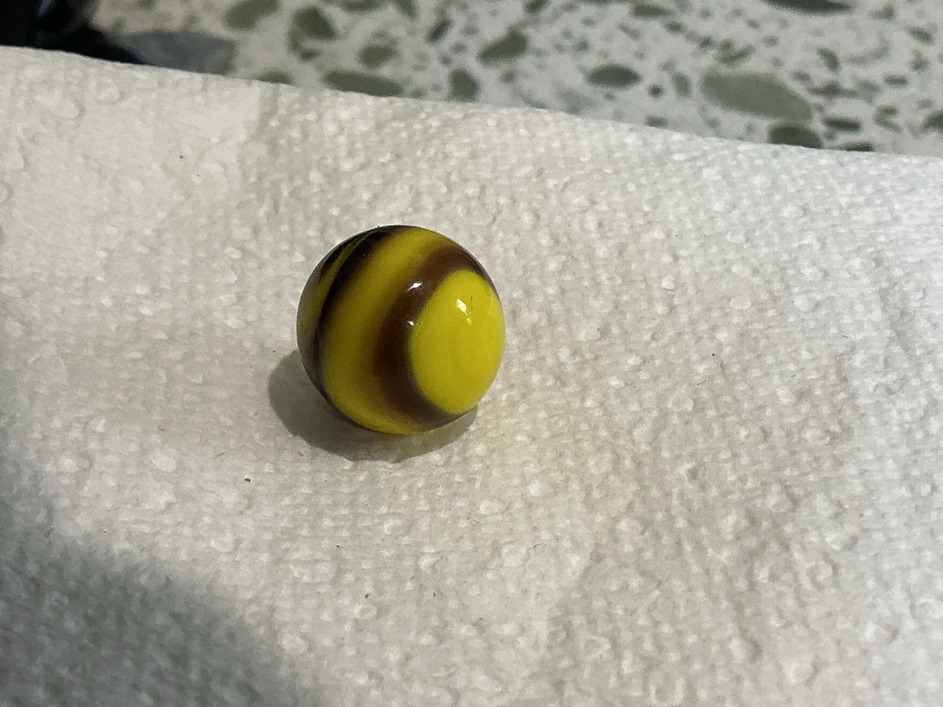 Bee by Peltier Glass Company, identification view