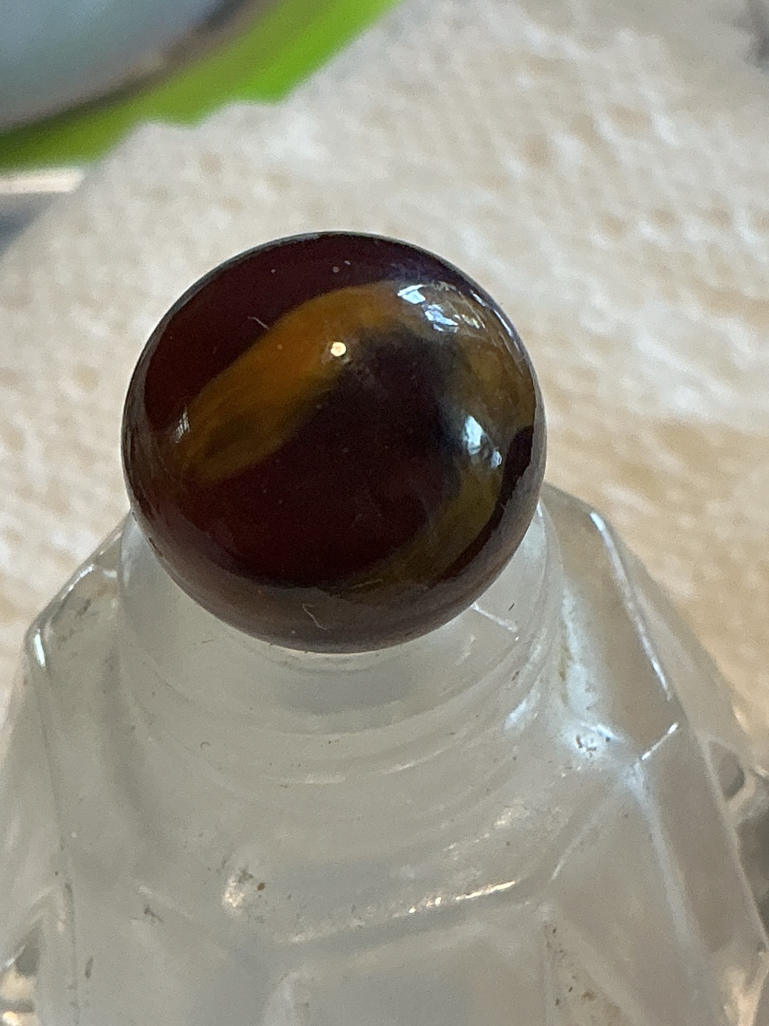 Tiger Eye / Amber Swirl by Akro Agate, identification view