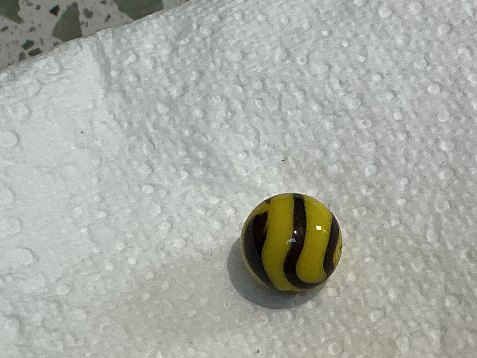 Standard Bumblebee Swirl by Marble King, identification view