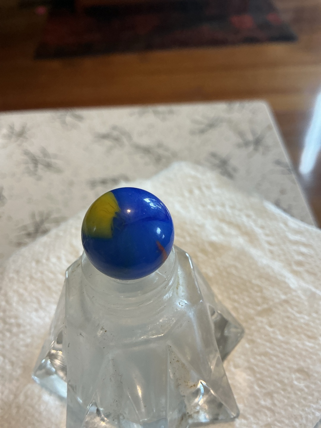 Blue and Yellow NLR by Peltier Glass Company, identification view