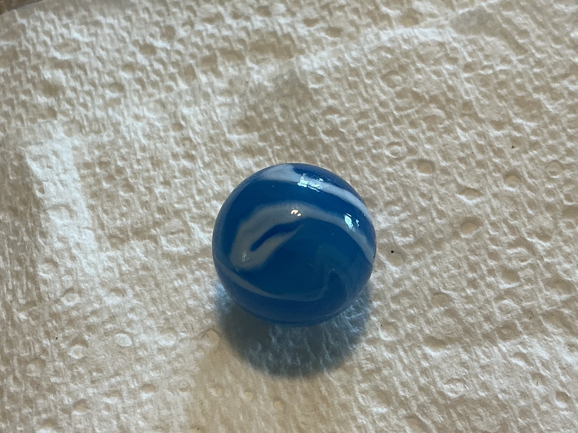 Blue and White Swirl by Akro Agate Company, identification view
