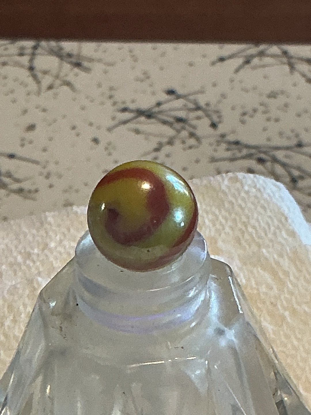 American Onyx / Slag Swirl (Green and Oxblood) by Christensen Agate Company, identification view