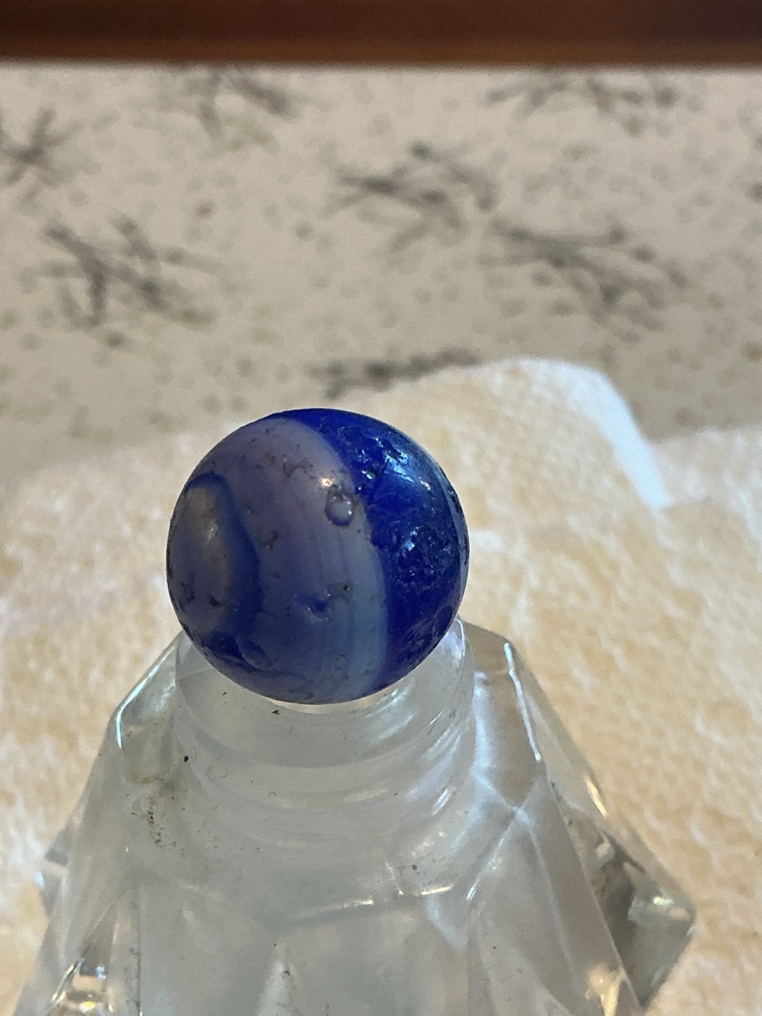 Prize Name (Blue and White) by Akro Agate Company, identification view