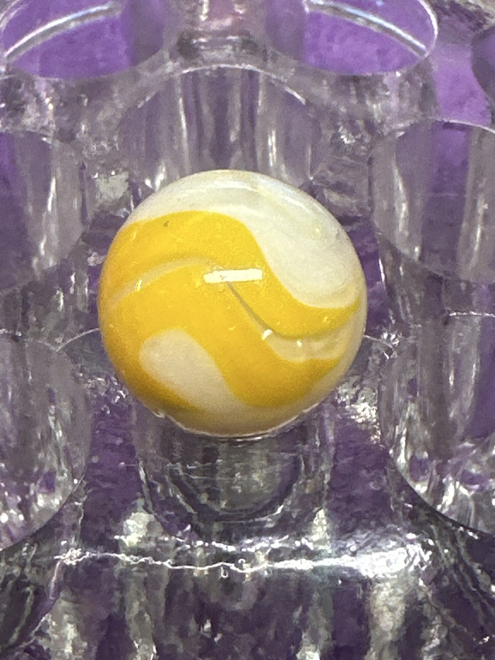 Lemonade Swirl by Akro Agate, identification view