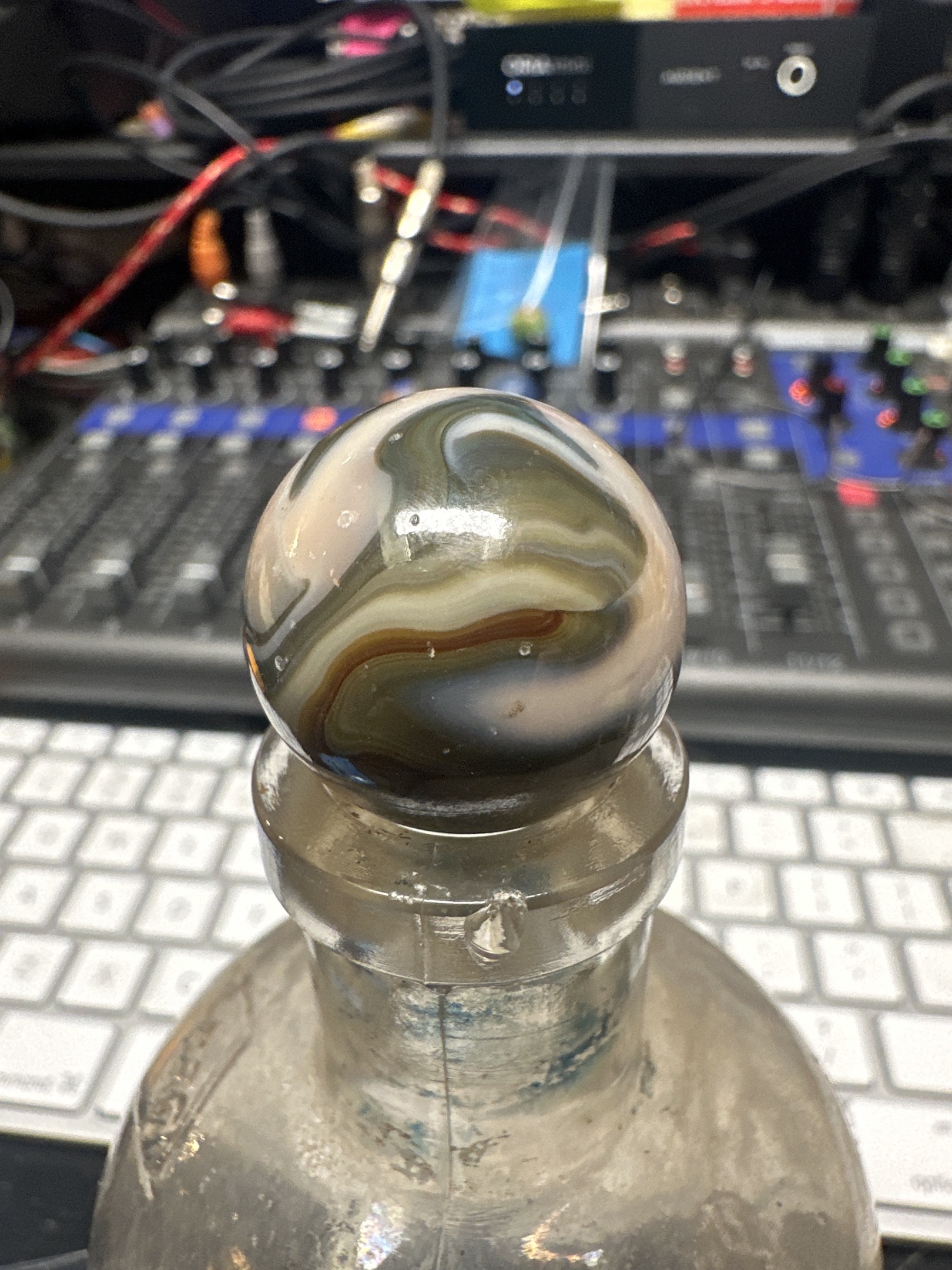 Vitro Agate Conqueror (Modern Swirl) by Vitro Agate, identification view