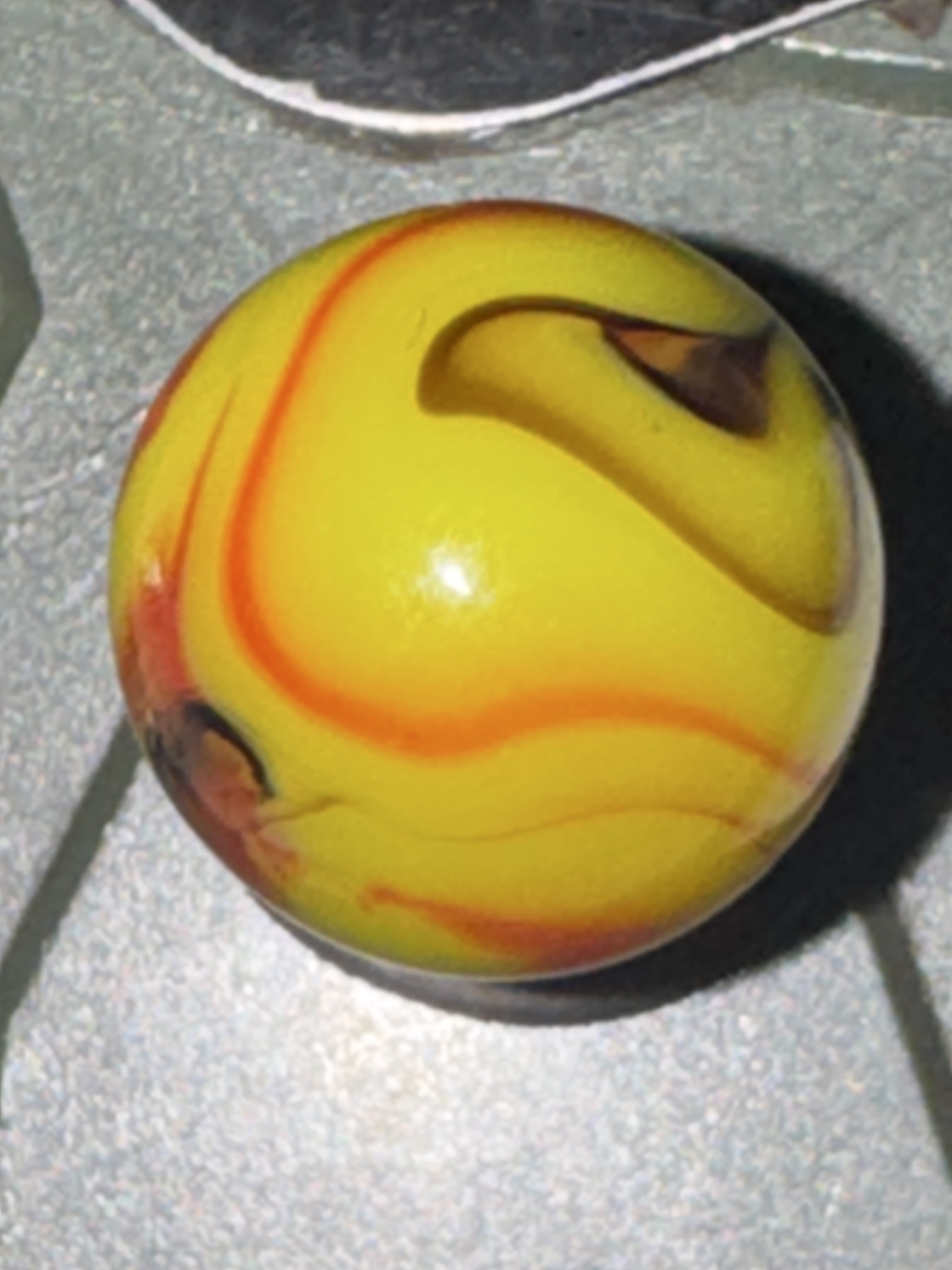 Egg Yolk Special with Oxblood by Akro Agate, identification view