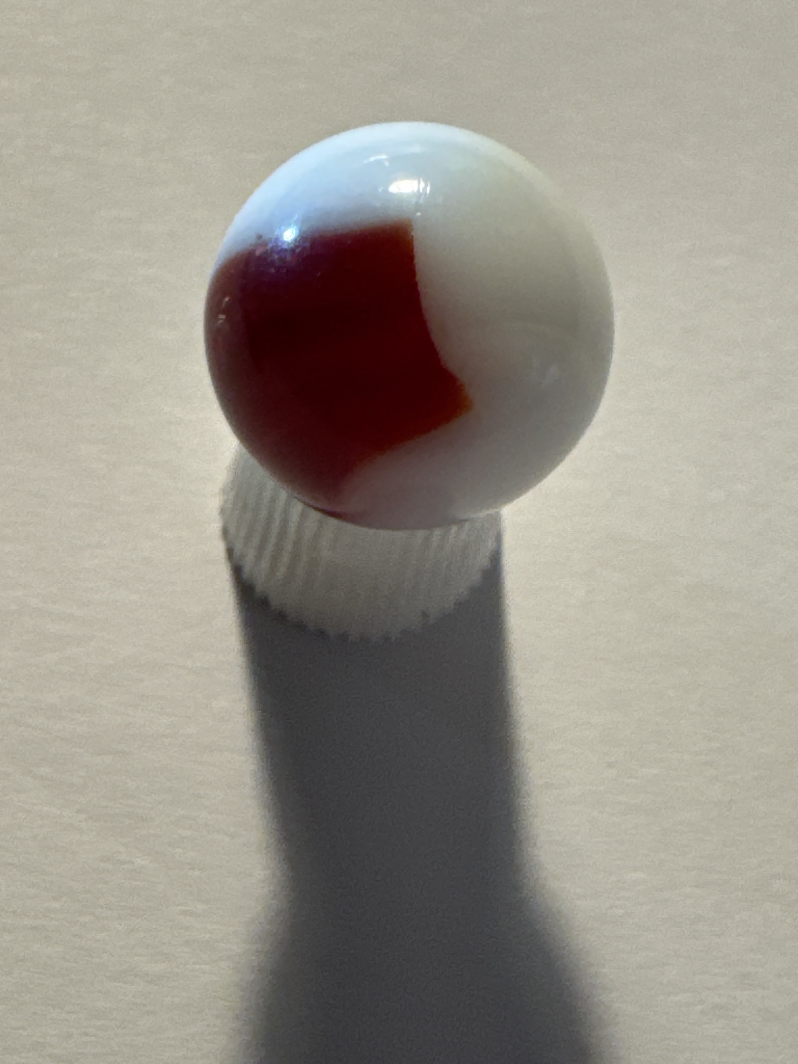 Red Whitie by Vitro Agate Company, identification view