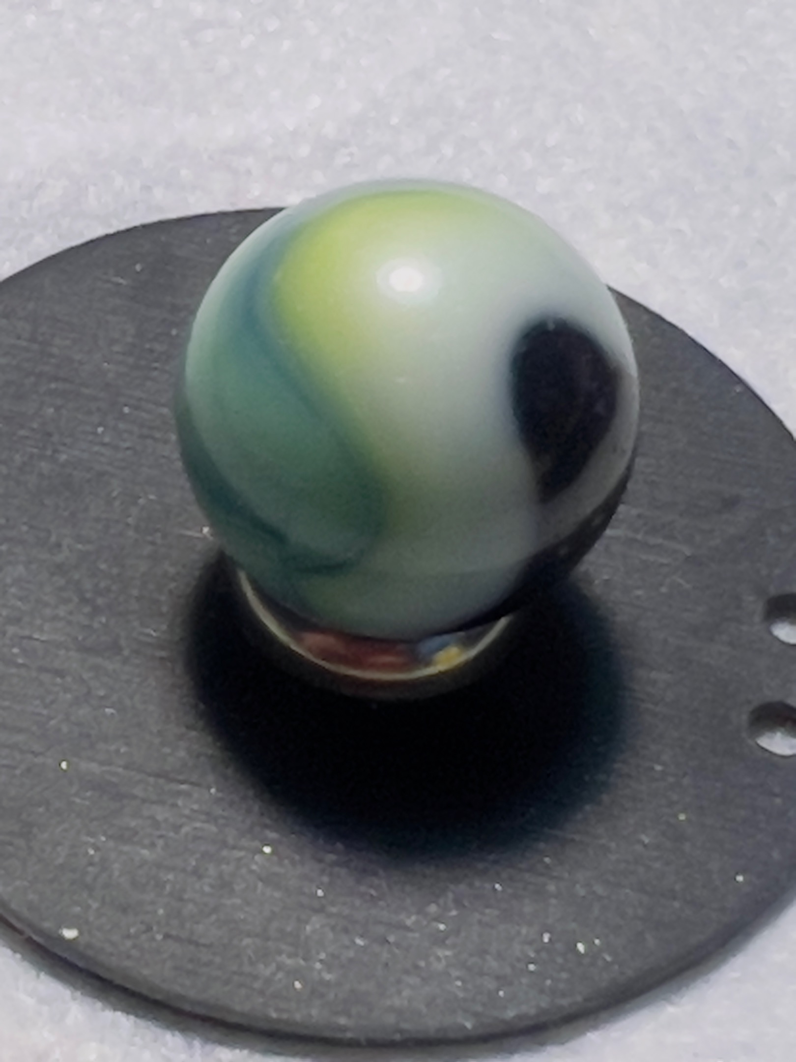 Parrot (Green/Yellow Variant) by Vitro Agate Company, identification view