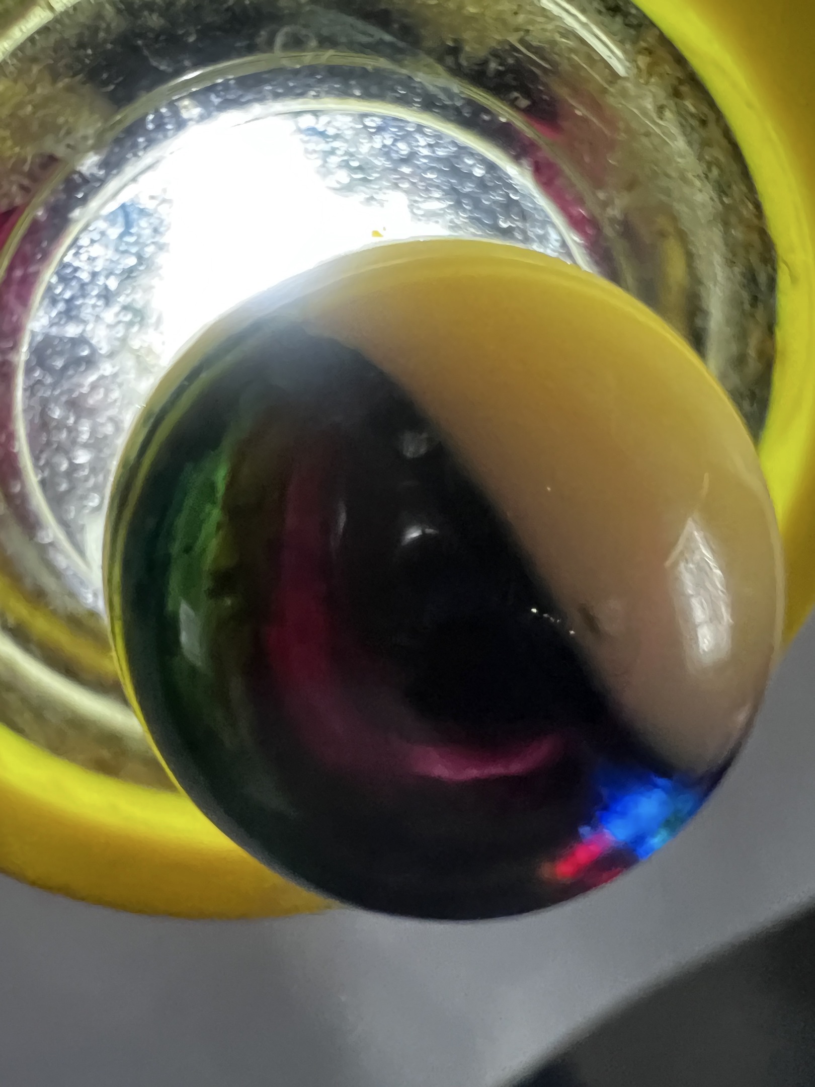 Clear Parrot by Vitro Agate Company, identification view