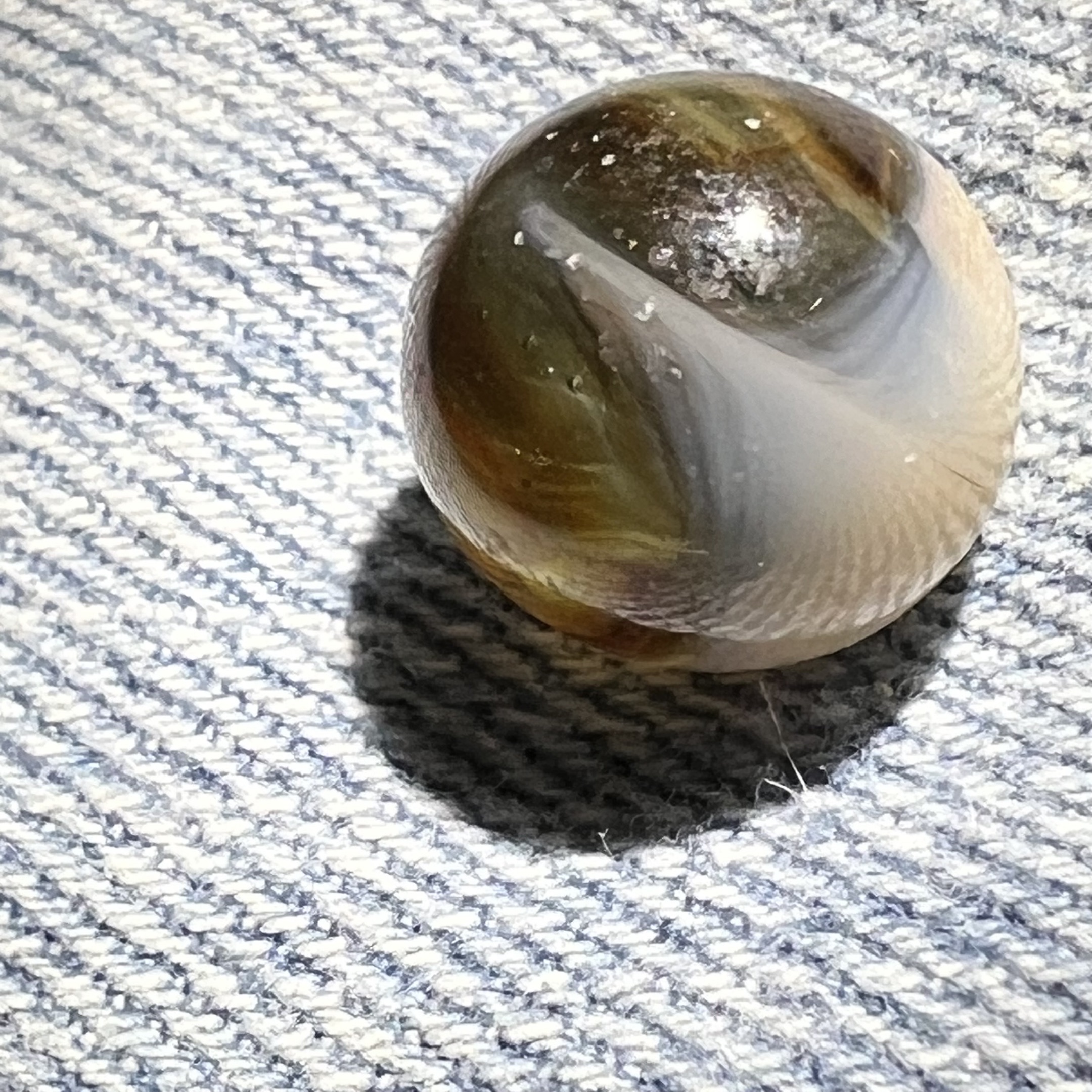 UV Reactive / Uranium by Akro Agate Company, identification view