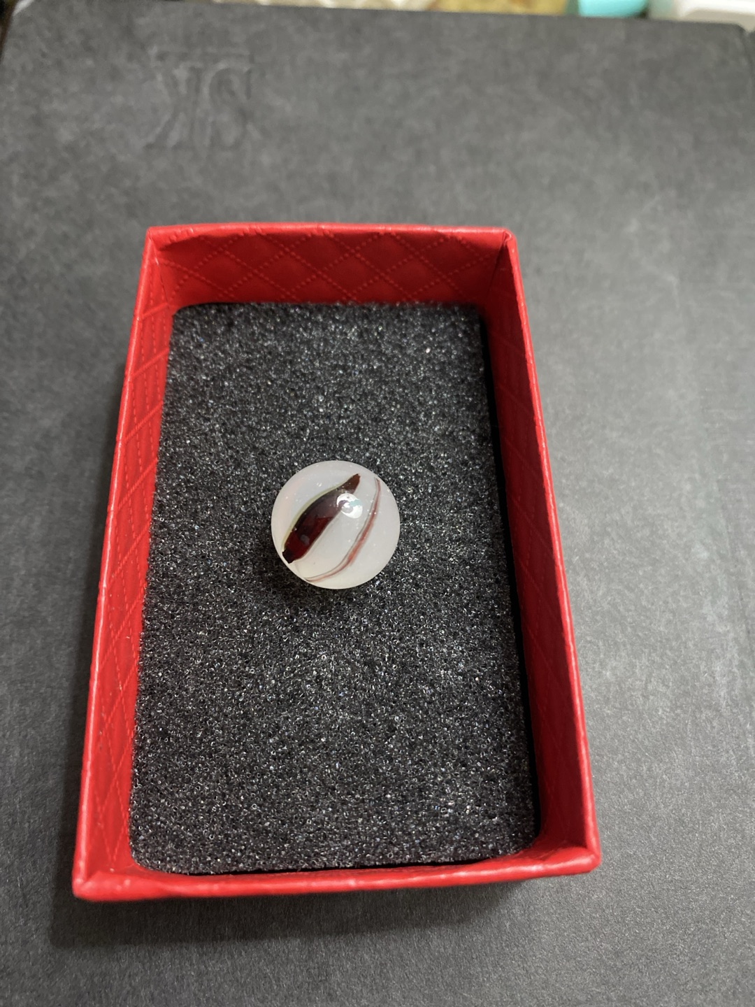 Oxblood Patch by Akro Agate Company, identification view