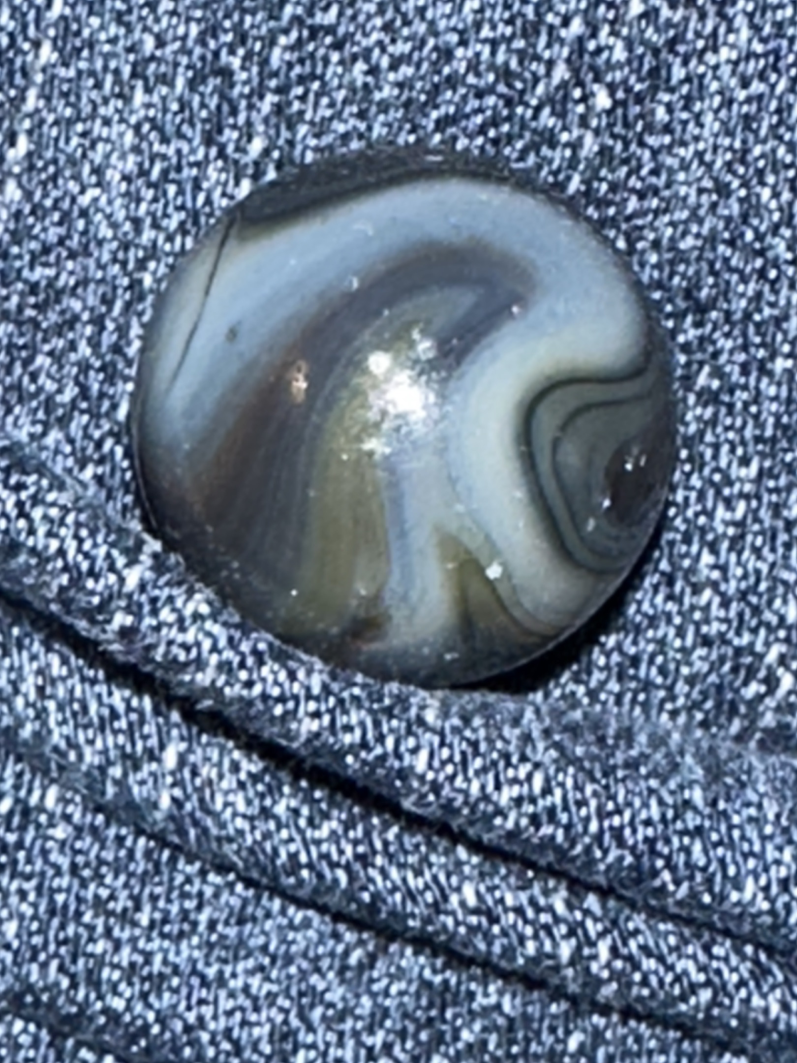 Root Beer / Coffee Swirl by Alley Agate Company, identification view