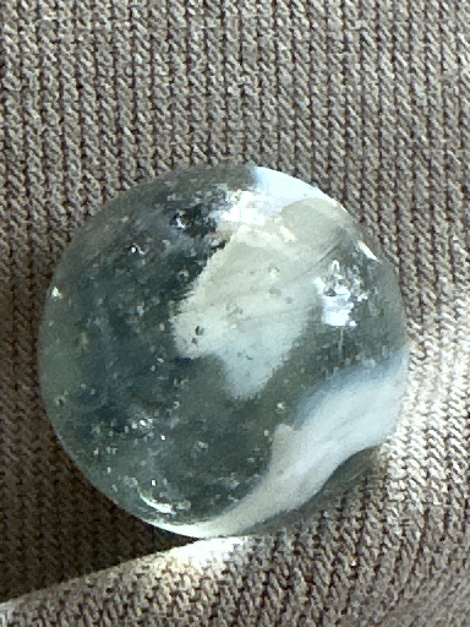 Clear White Swirl by Vitro Agate Company, identification view