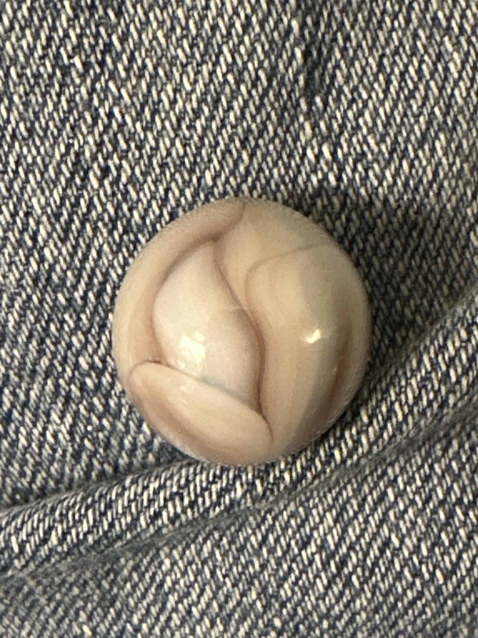 Prize Name (Tan/White) by Akro Agate Company, identification view