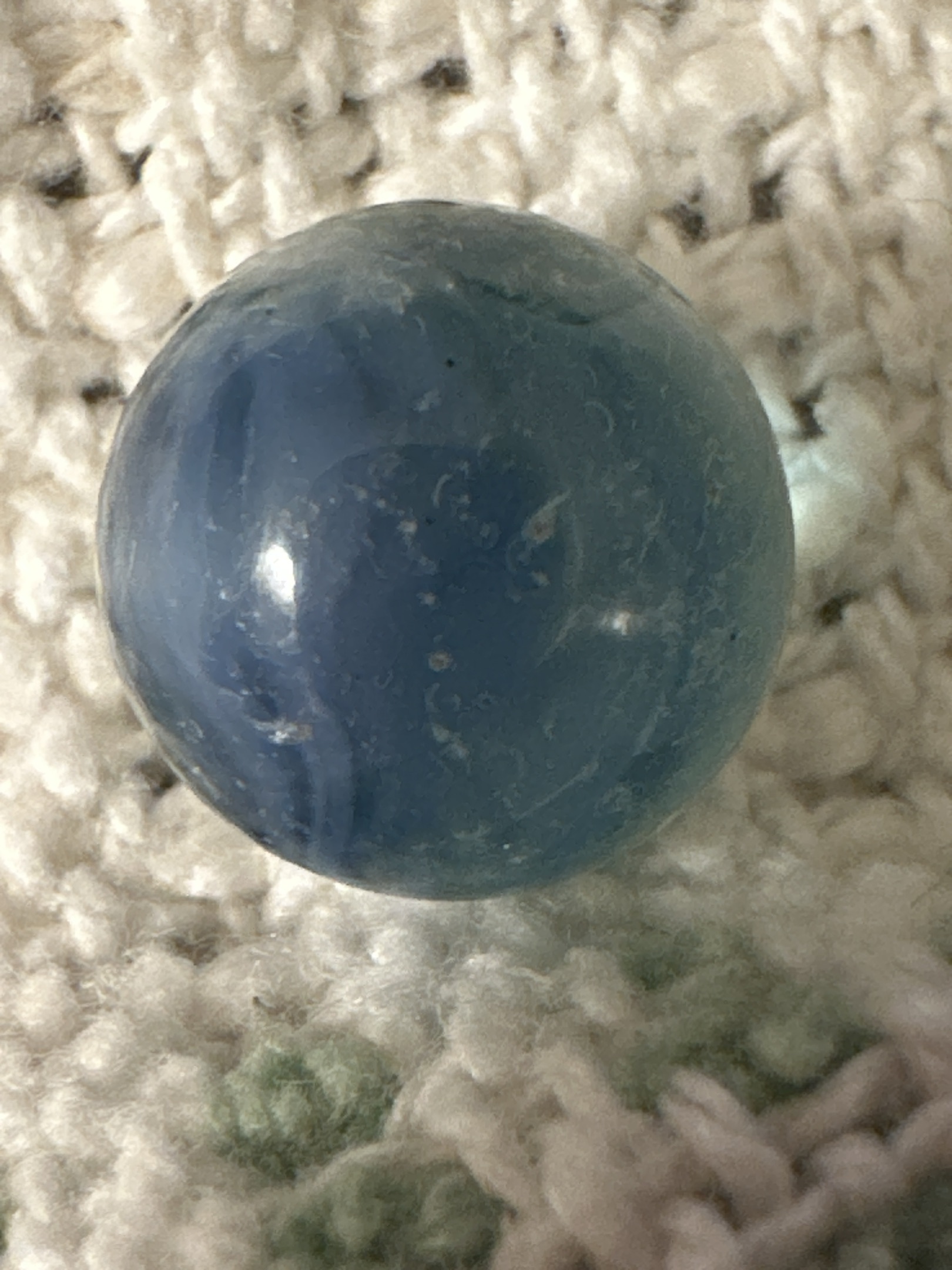 Blue and White Multi-Vane by Vitro Agate Company, identification view