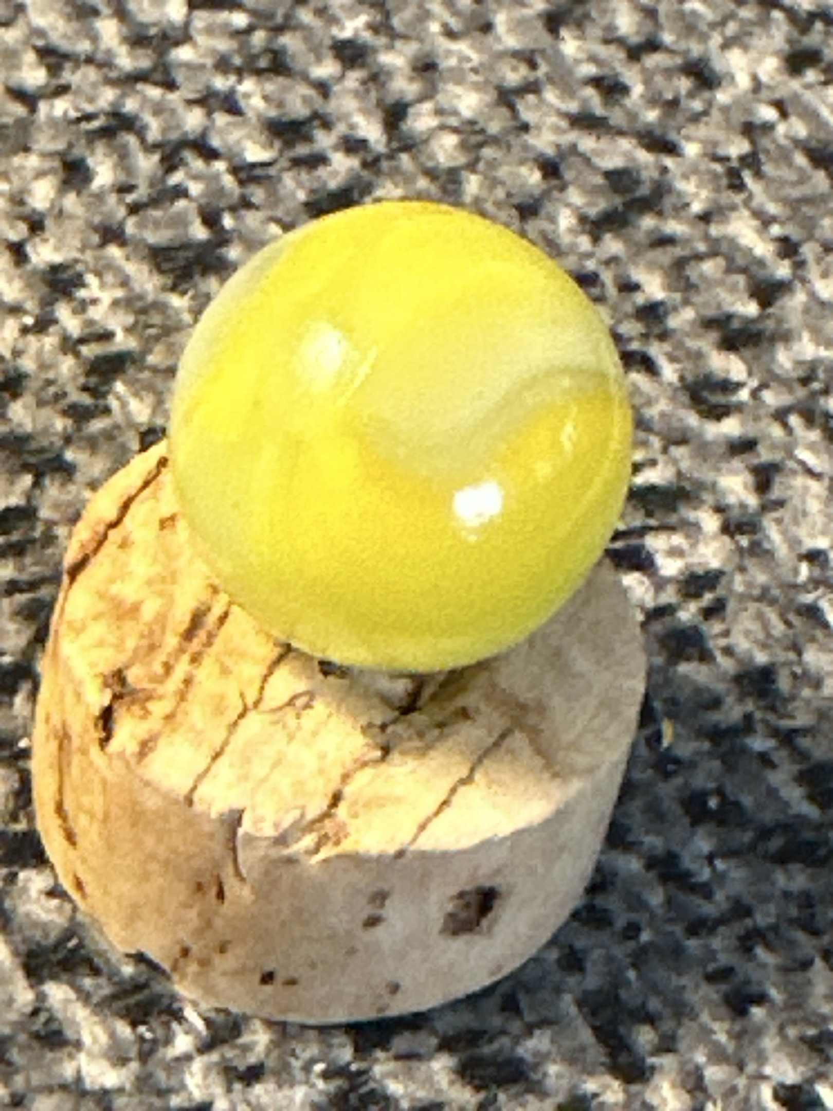 Prize Name (Yellow & White / Lemonade) by Akro Agate Company, identification view