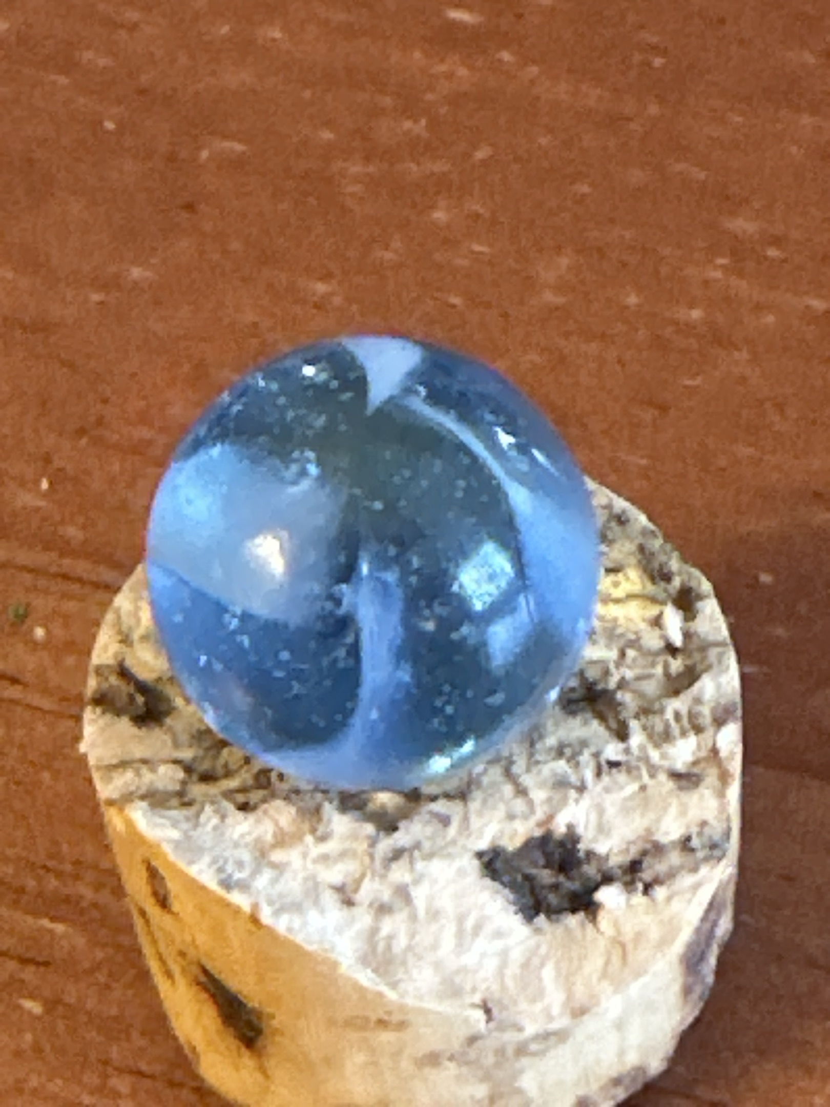 Blue & White Single Vane by Vitro Agate Company, identification view