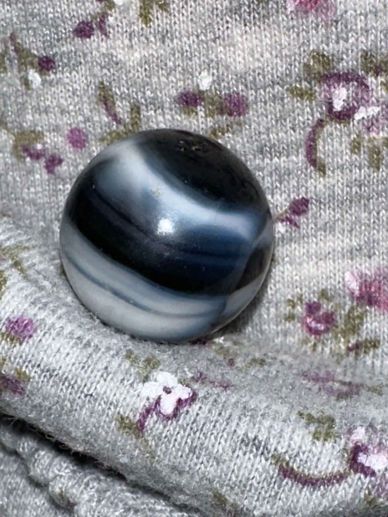 Zebra by Akro Agate Company, identification view