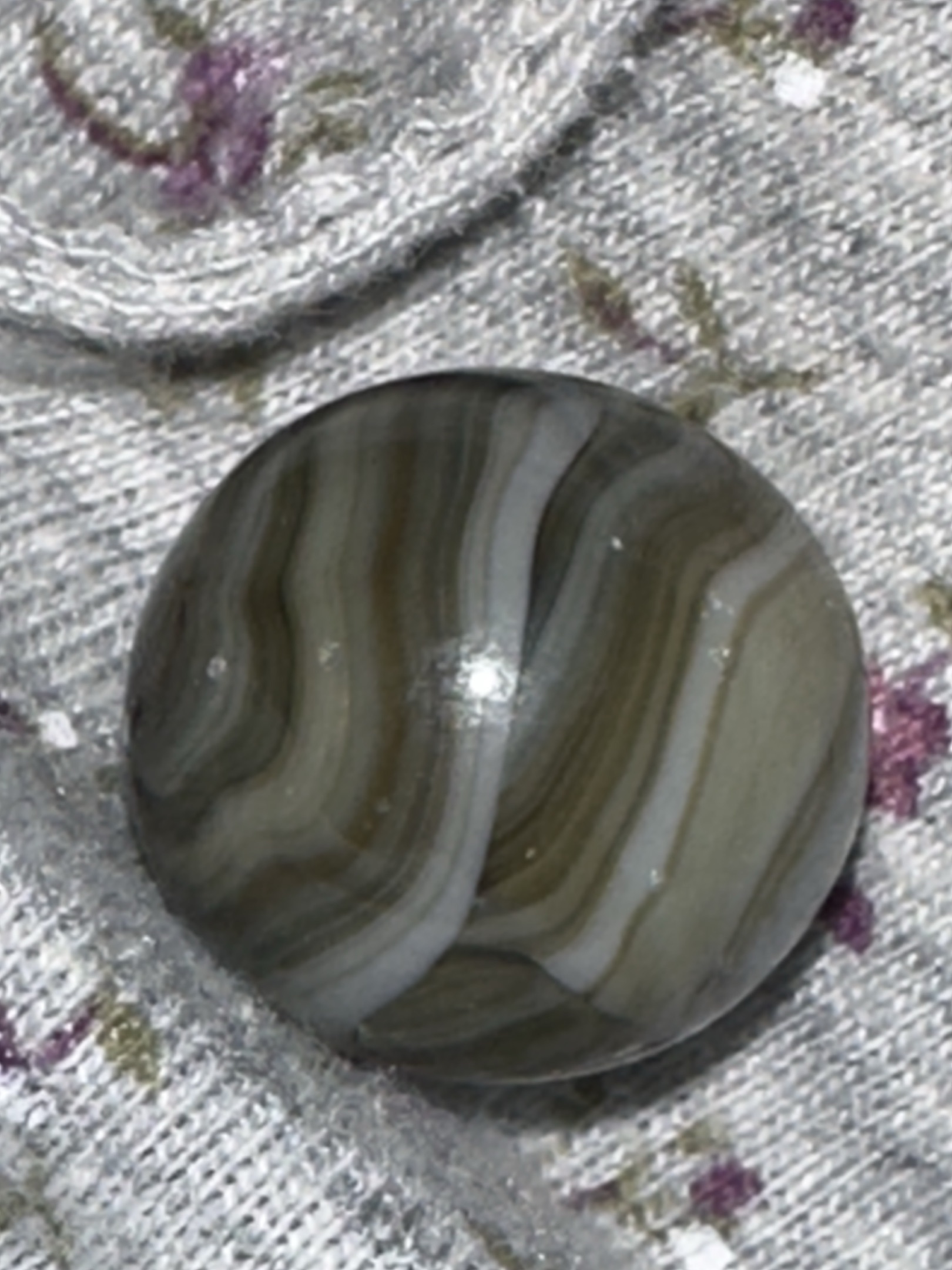 Chocolate Slag by Akro Agate Company, identification view