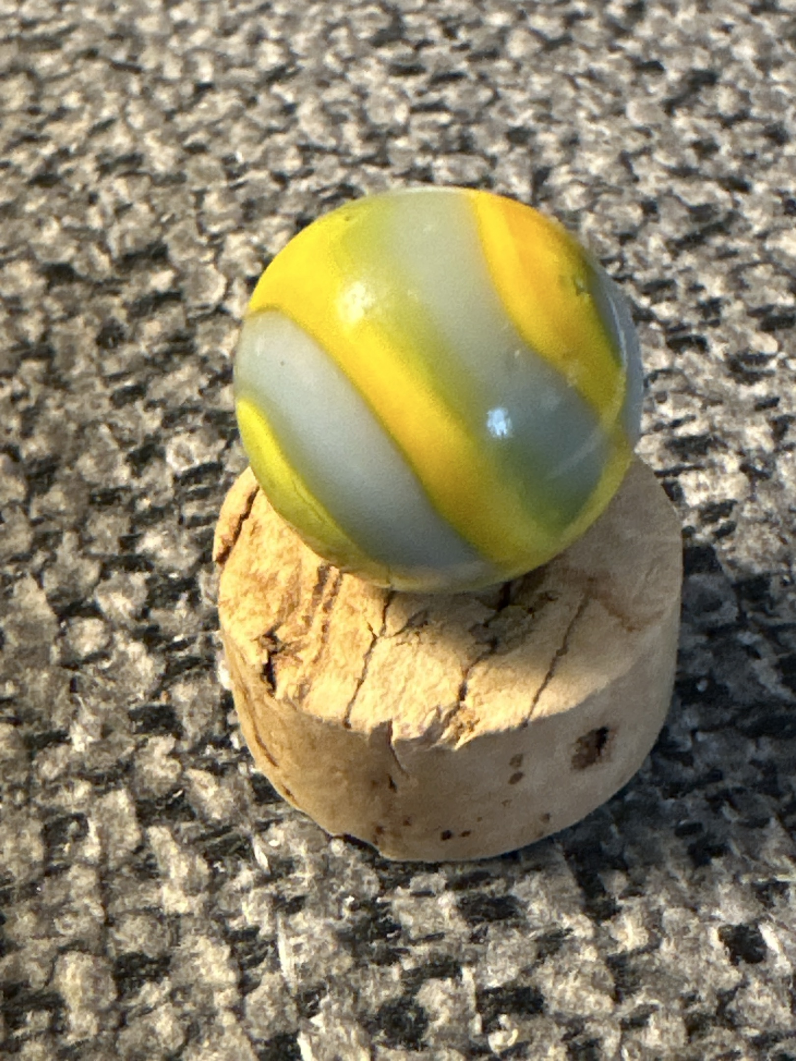 Yellow Jacket by Vitro Agate Company, identification view