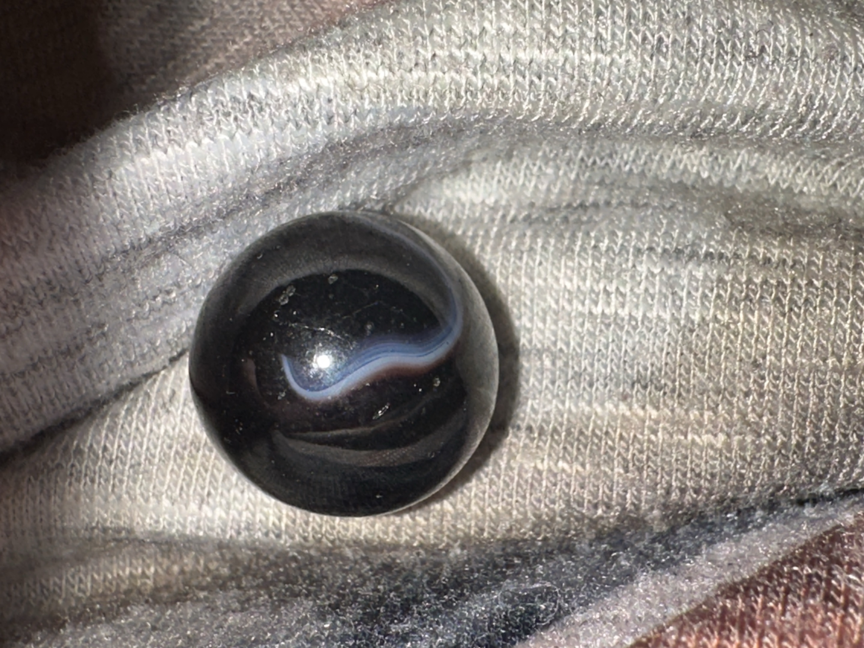 Raven (Blue Tint Variant) by Alley Agate, identification view