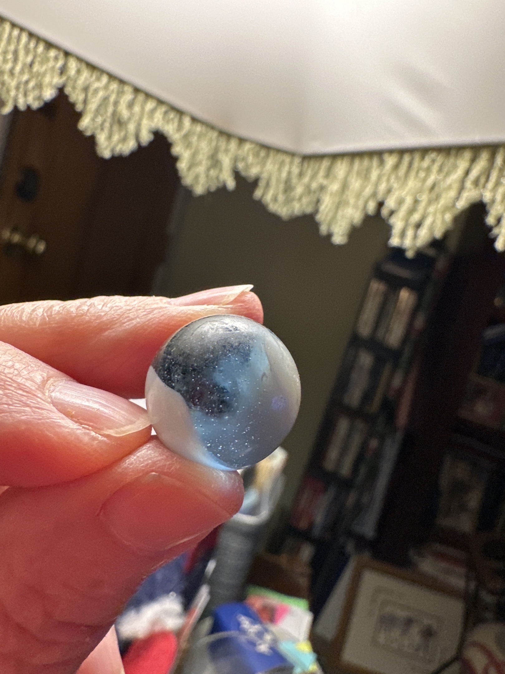 Blue and White Swirl by Vitro Agate Company, identification view