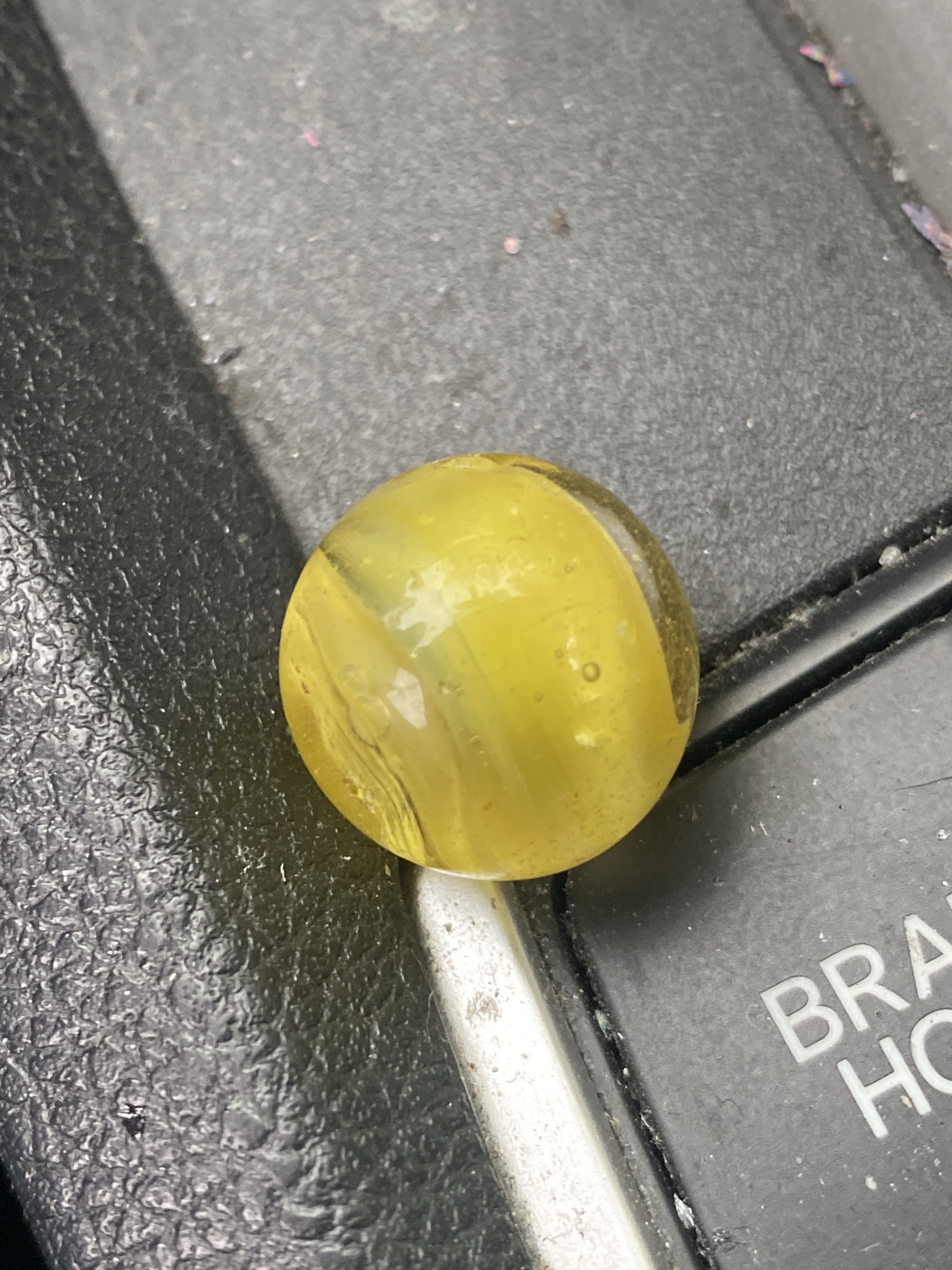 Yellow Cage Cat's Eye by Vitro Agate Company, identification view