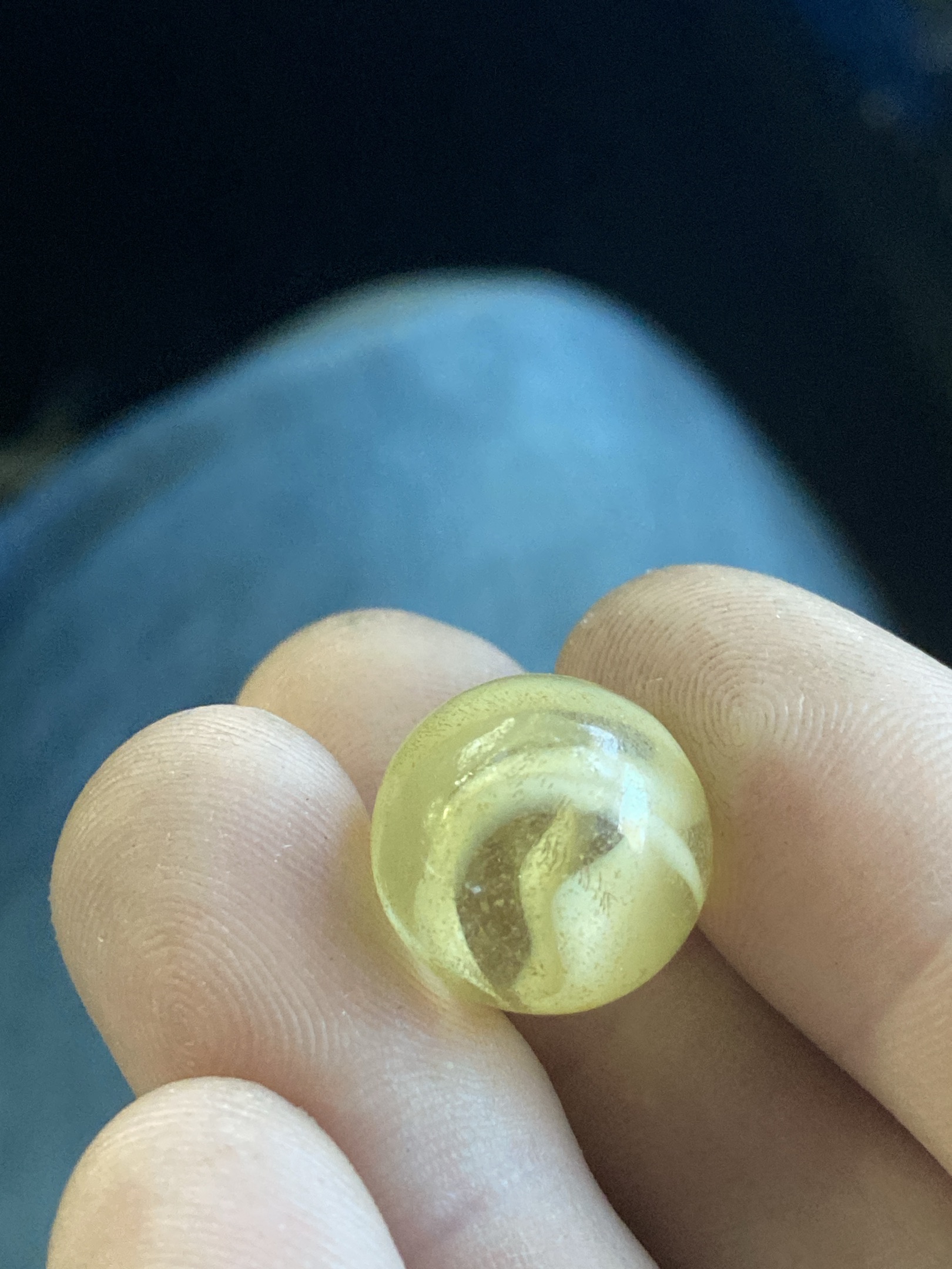 Yellow Cage Cat's Eye Shooter by Vitro Agate Company, identification view