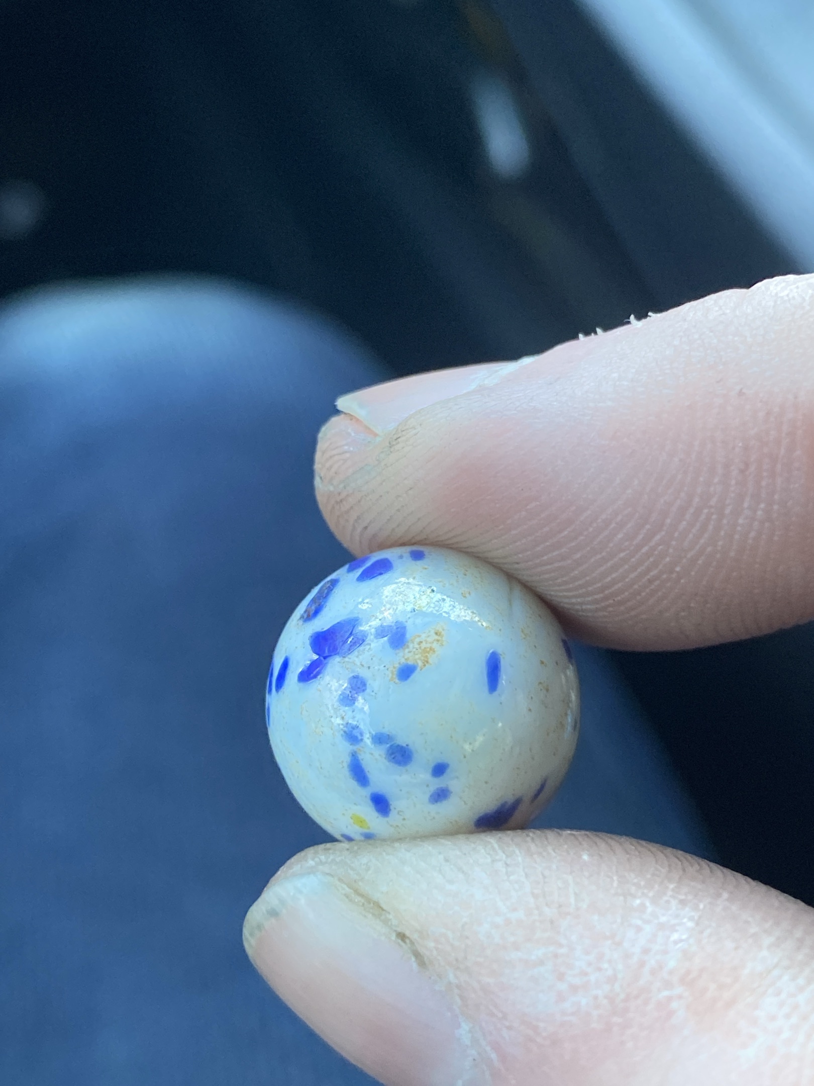 Blue on White Confetti by Akro Agate Company, identification view