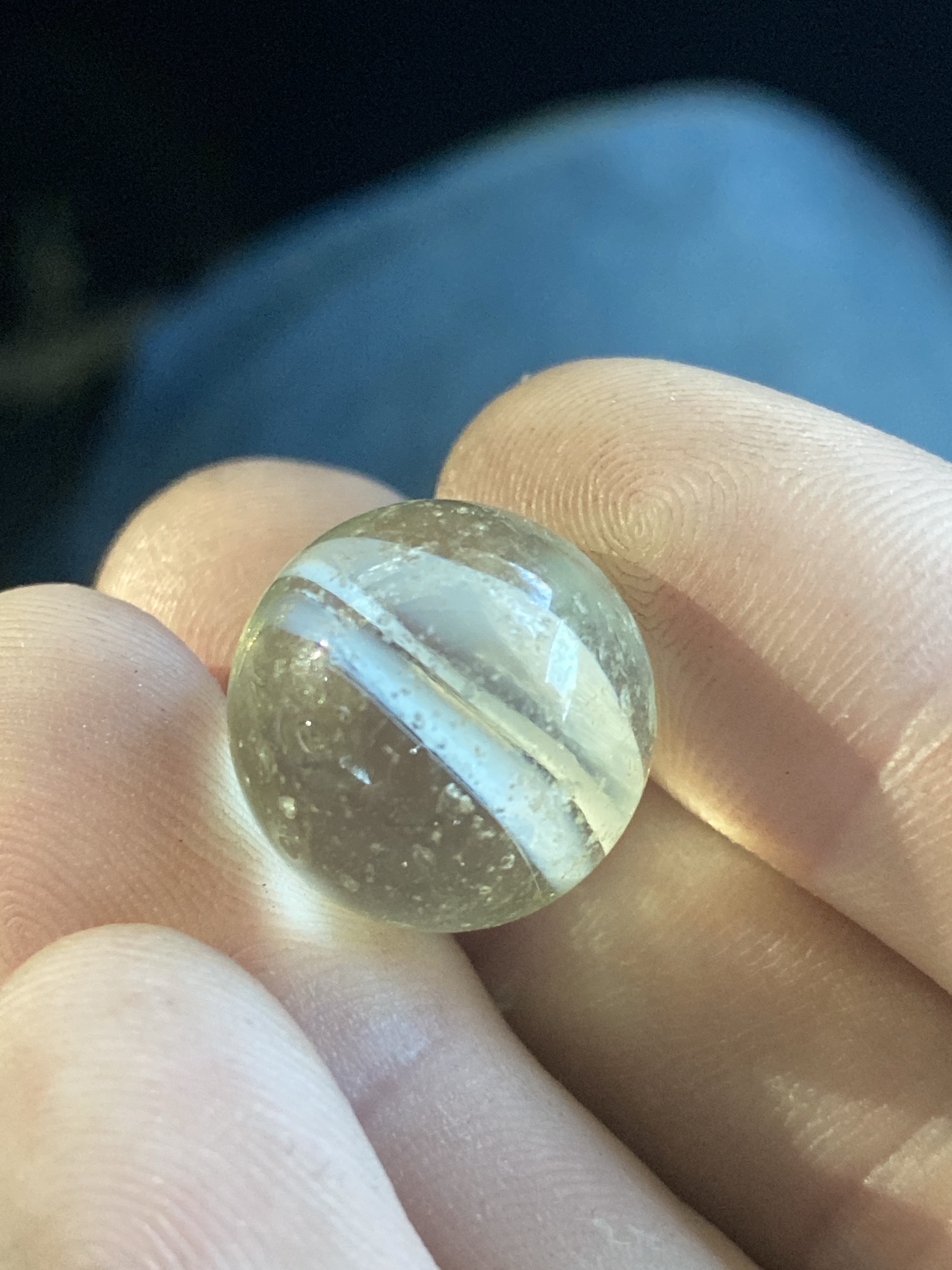 White 4-Vane Shooter by Vitro Agate Company, identification view
