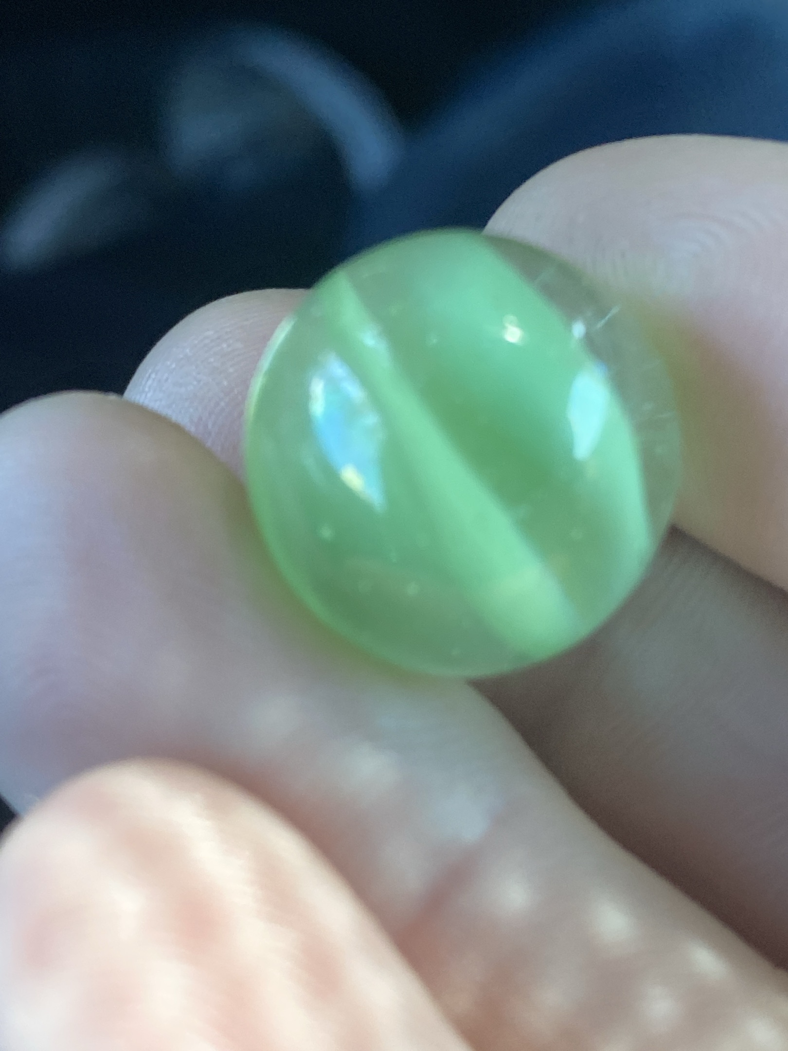 Green Vane Cat's Eye by Vitro Agate Company, identification view