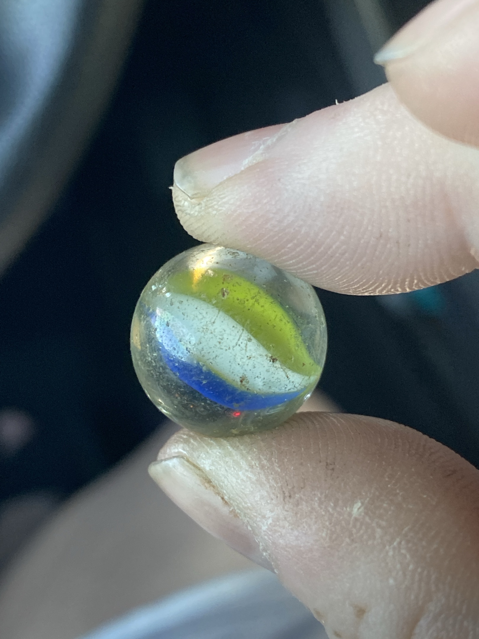 3-Color Cat's Eye (Yellow, White, Blue) by Vitro Agate Company, identification view