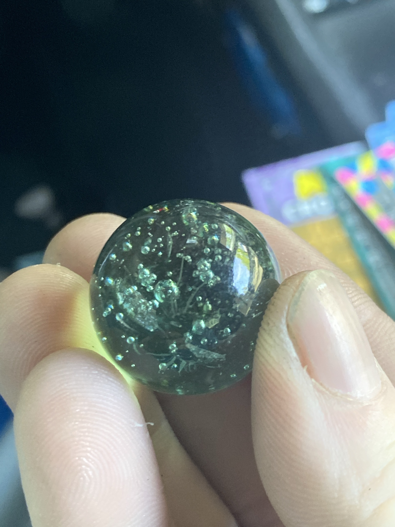 Seedy Green Boulder by Akro Agate / Generic Vintage, identification view