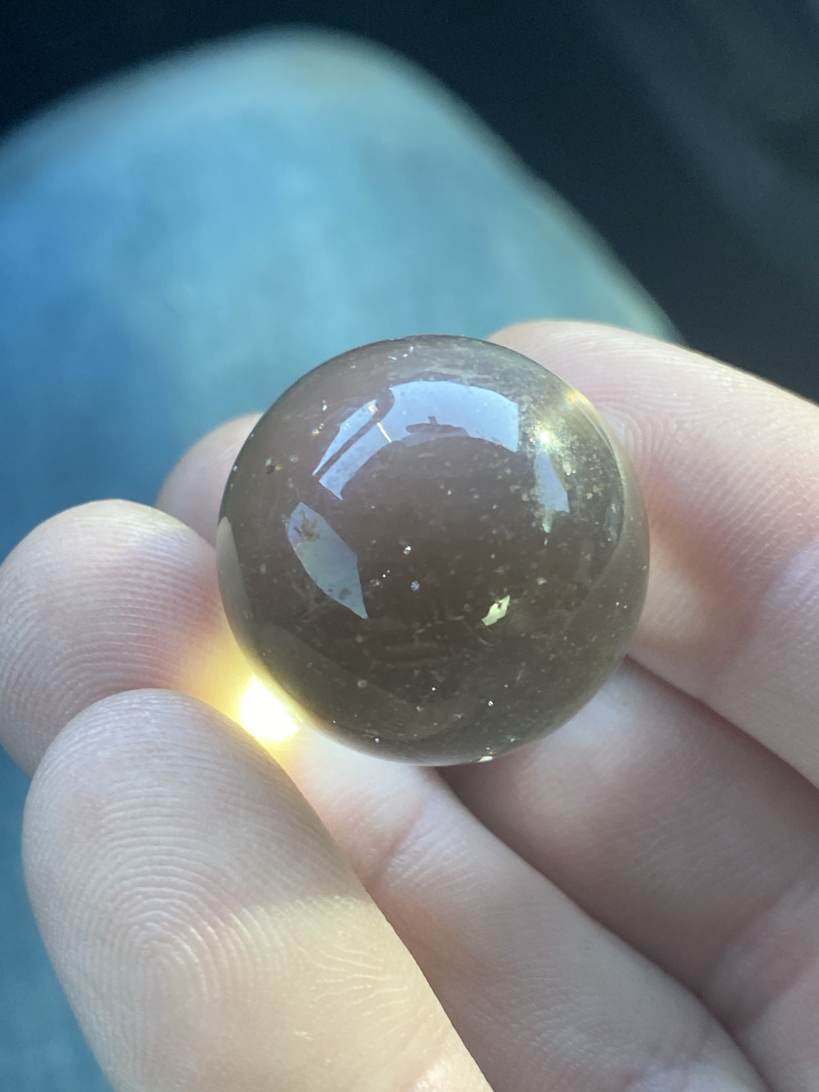 Amber Clearie by Akro Agate Company, identification view