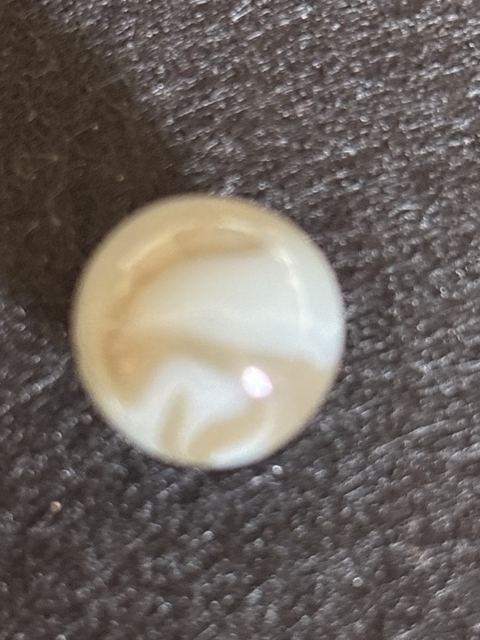 Caramel and White Conqueror by Vitro Agate, identification view