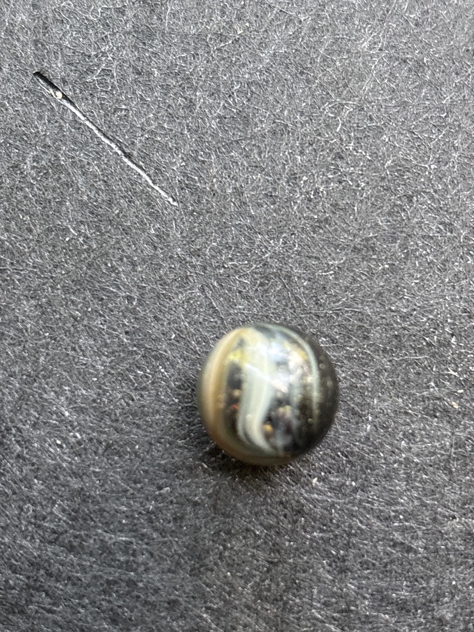 Black Onyx / Blackie Swirl by Vitro Agate, identification view
