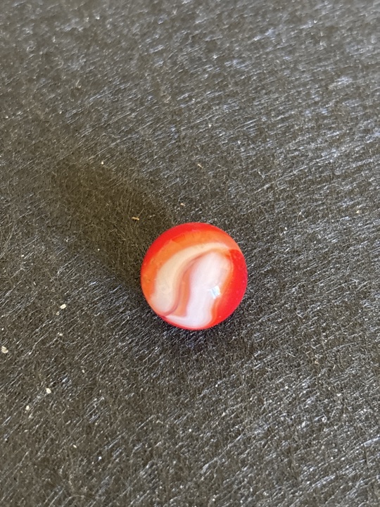 Red and White Patch by Akro Agate, identification view