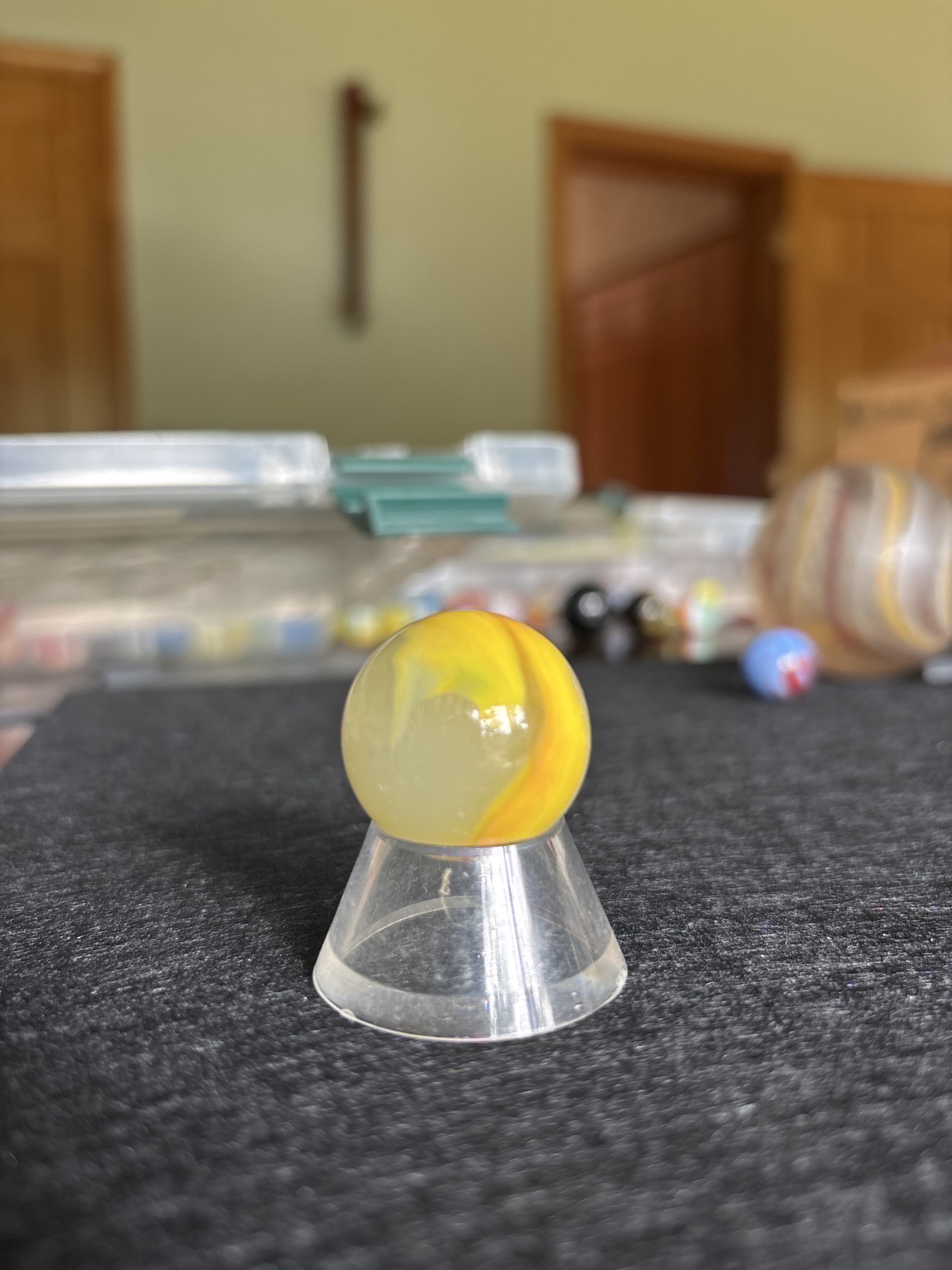 Lemonade Corkscrew by Akro Agate, identification view